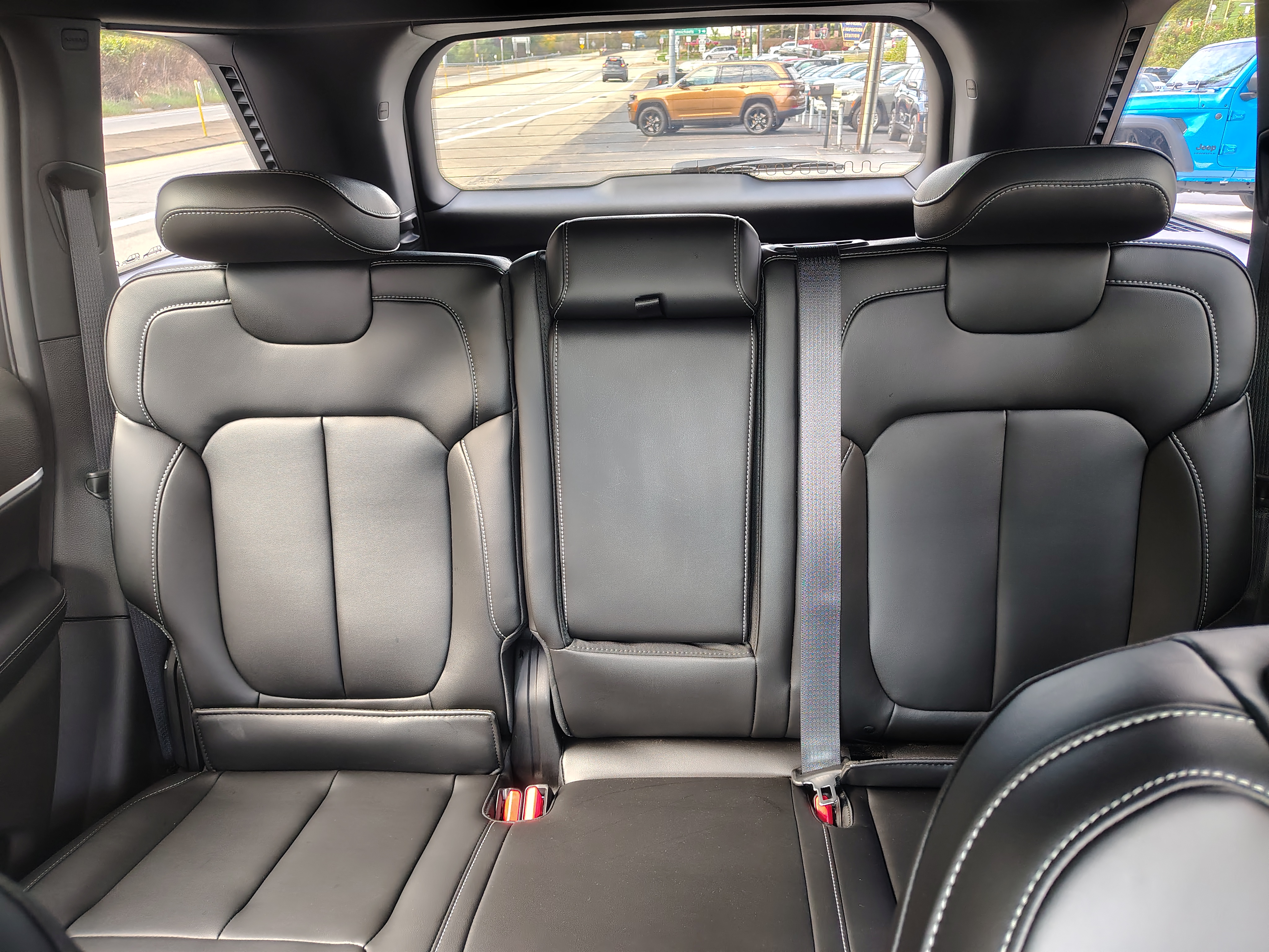 2027 Jeep Grand Cherokee photo 24 of 42