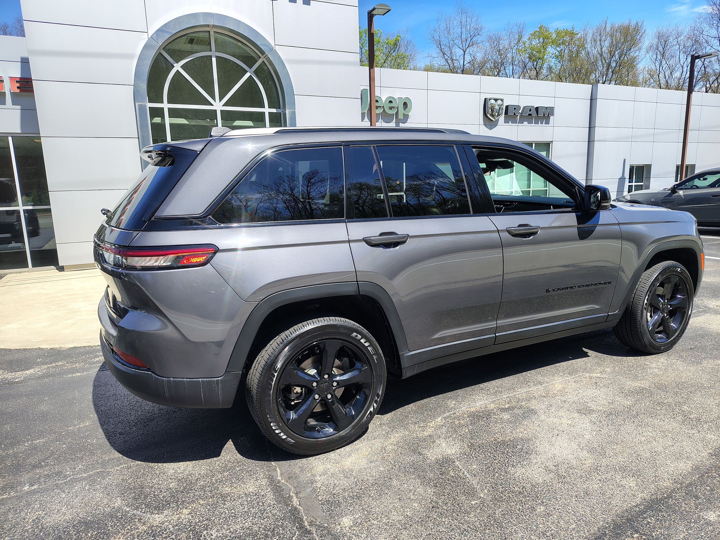 2025 Jeep Grand Cherokee Altitude X Baltic Gray Metallic Clearcoat at Solomon CJD Carmichaels