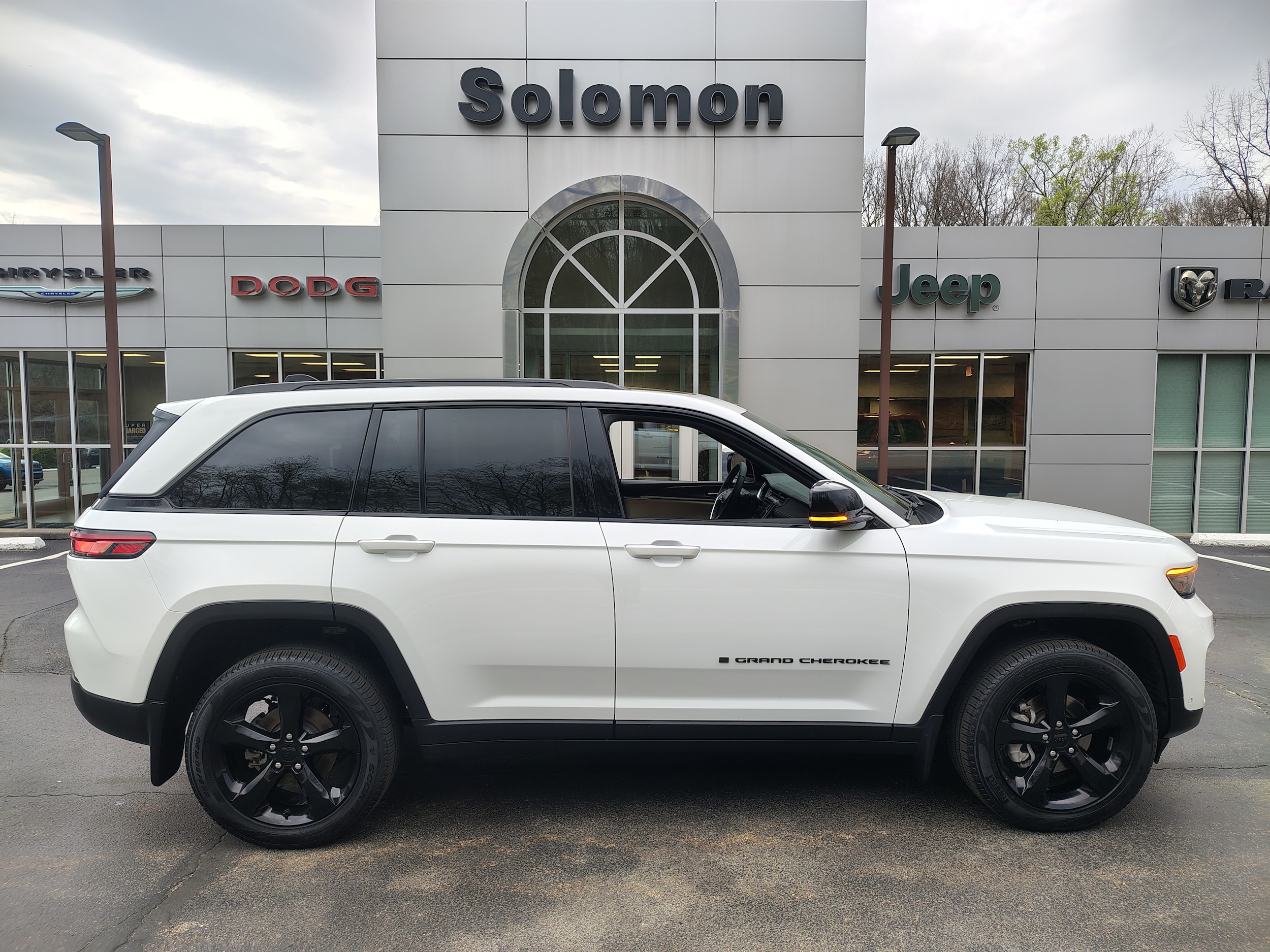 2024 Jeep Grand Cherokee Limited Bright White Clearcoat at Solomon CJD Carmichaels