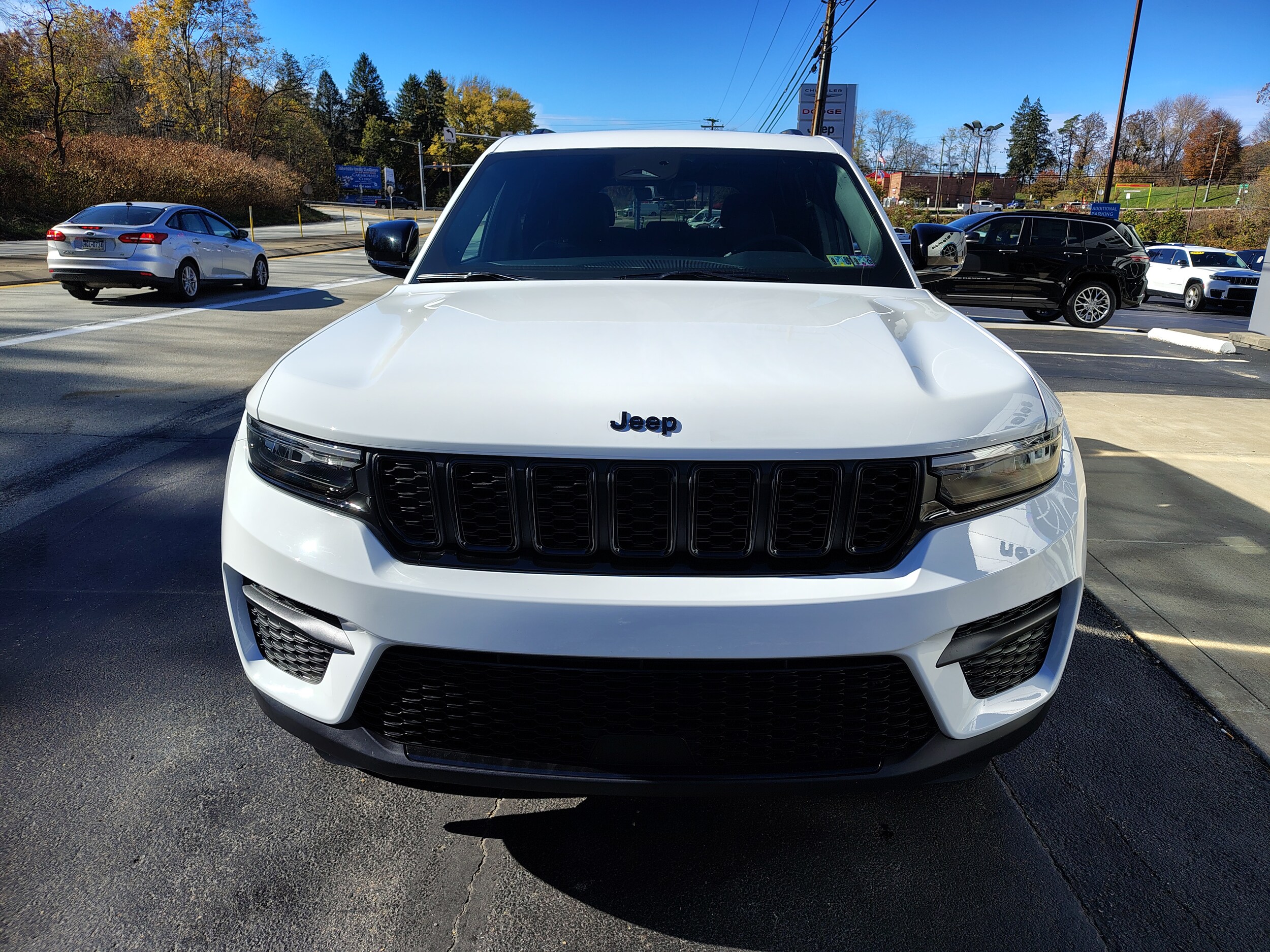 2025 Jeep Grand Cherokee Altitude photo 2