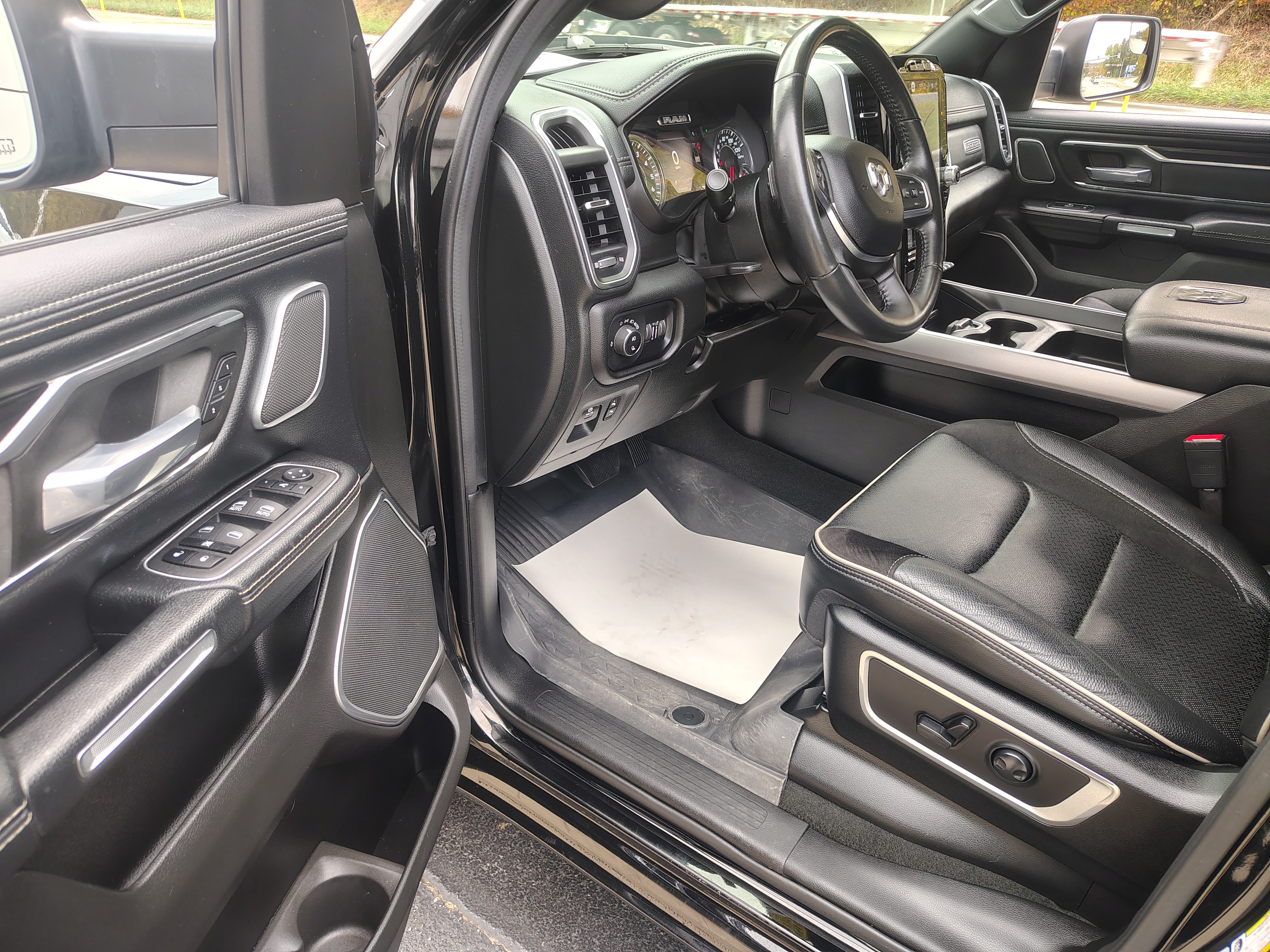 2023 Ram 1500 photo 16 of 40