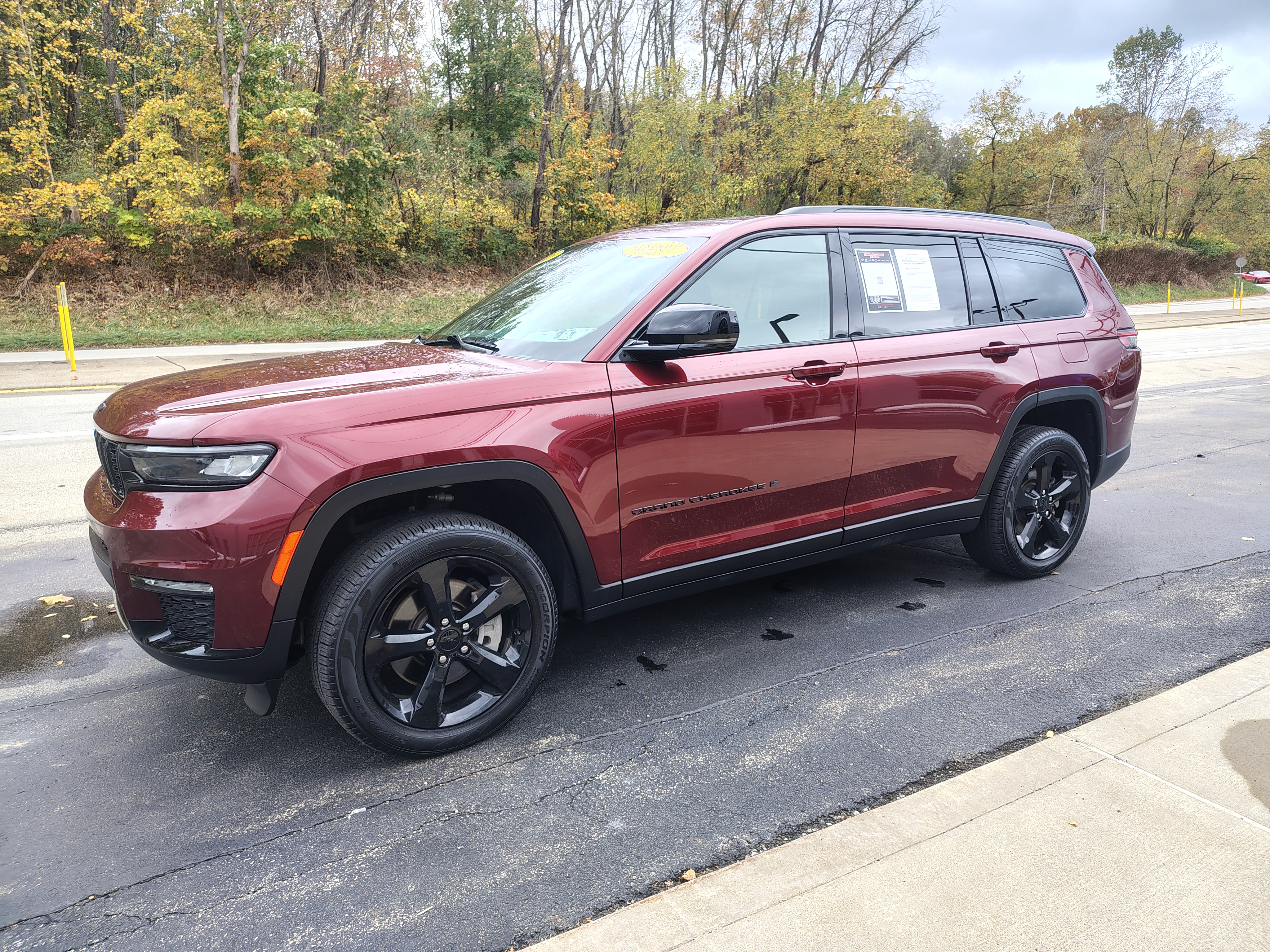 2025 Jeep Grand Cherokee L photo 4 of 45
