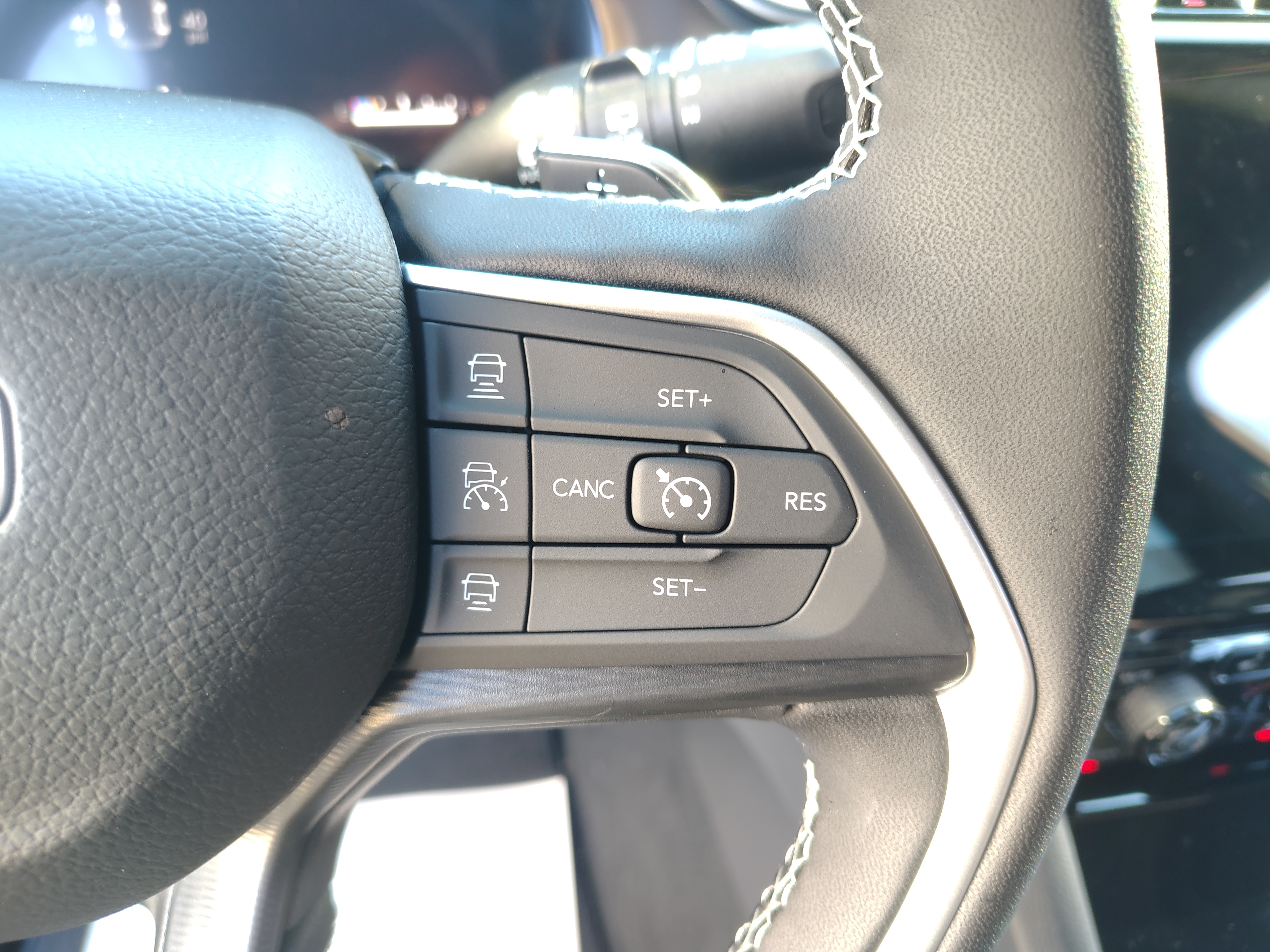 2027 Jeep Grand Cherokee photo 35 of 40