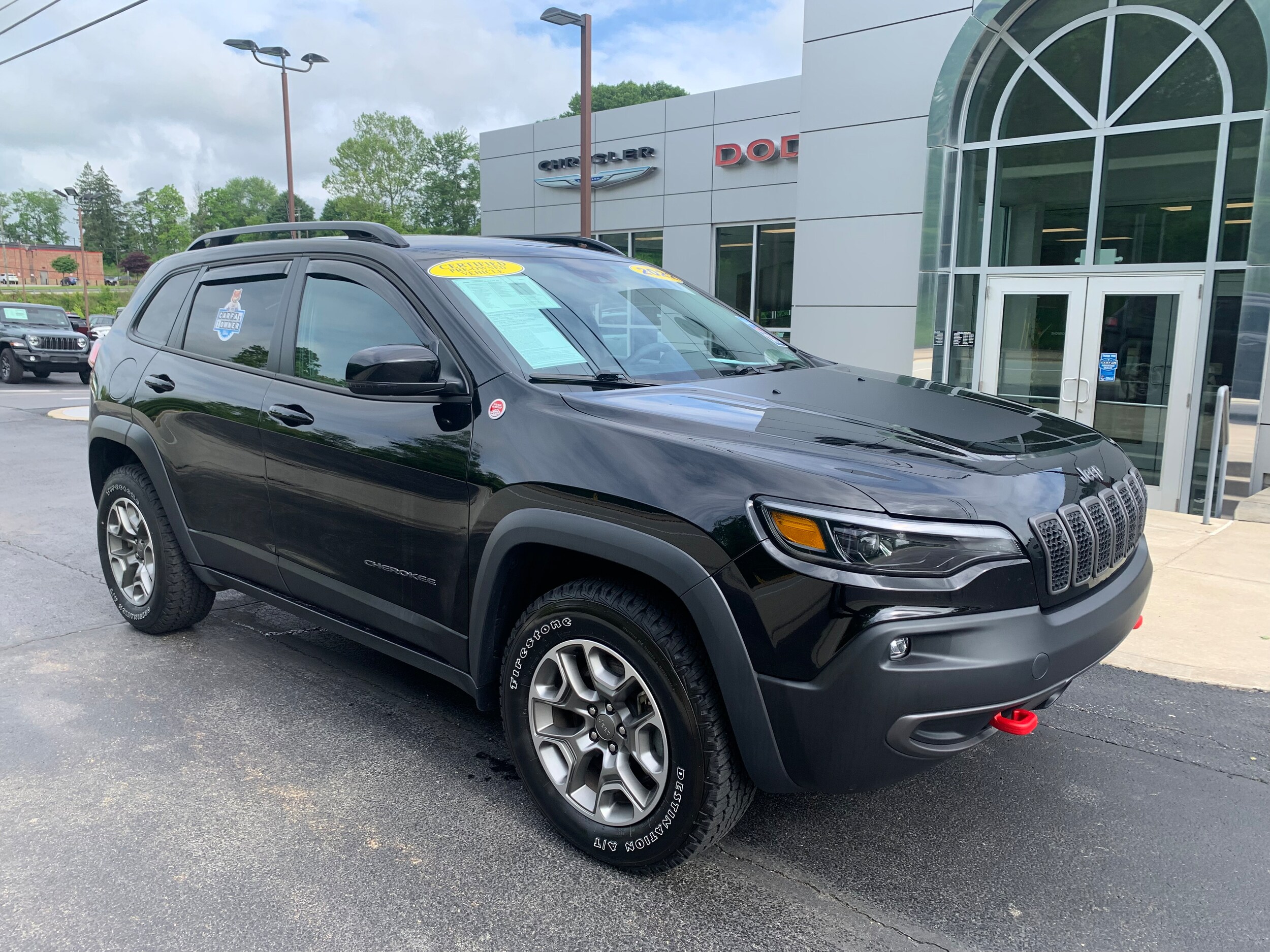 2022 Jeep Cherokee Trailhawk photo 2