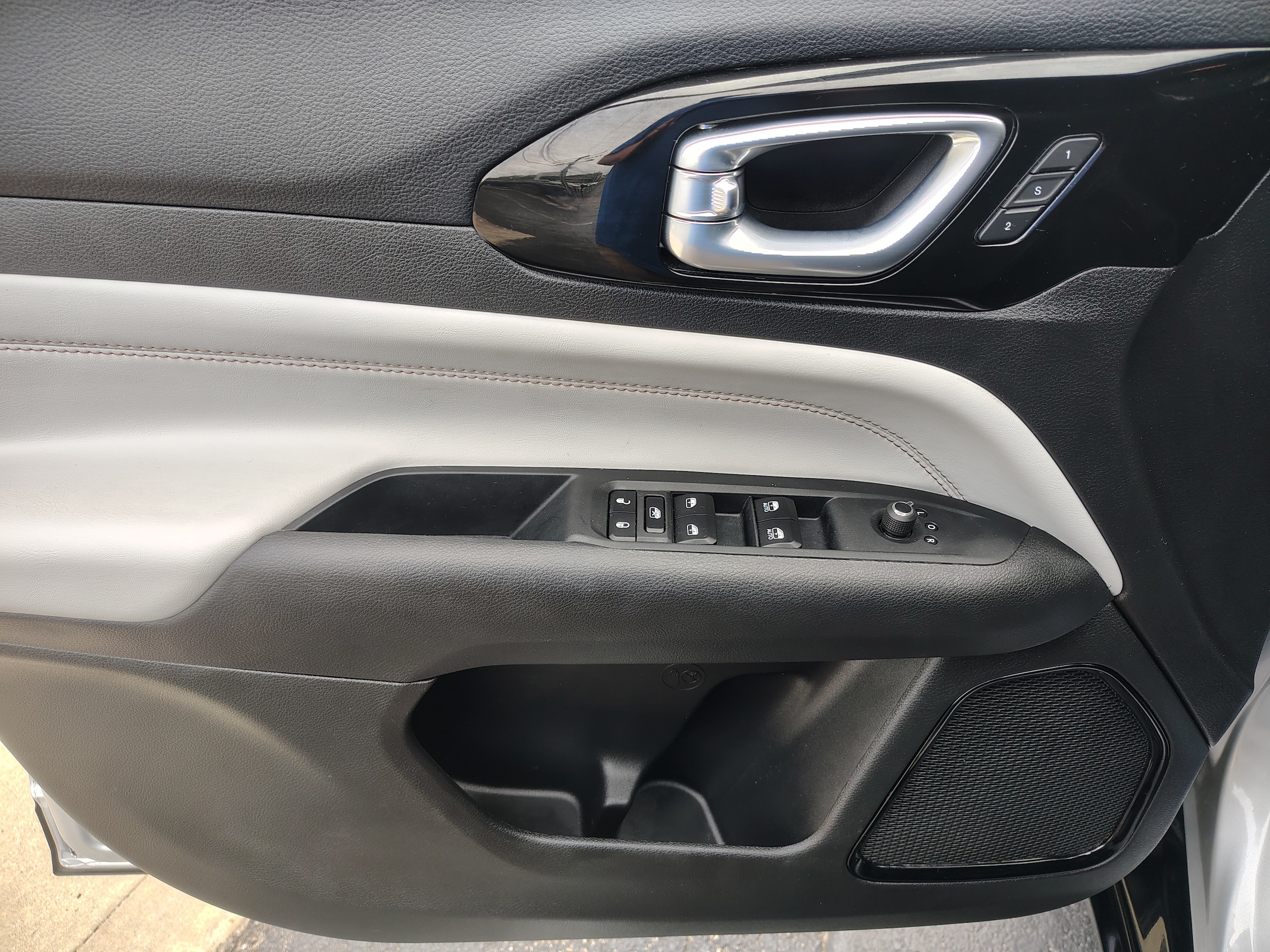 2025 Jeep Compass Limited Silver Zynith Metallic Clearcoat at Solomon CJD Carmichaels