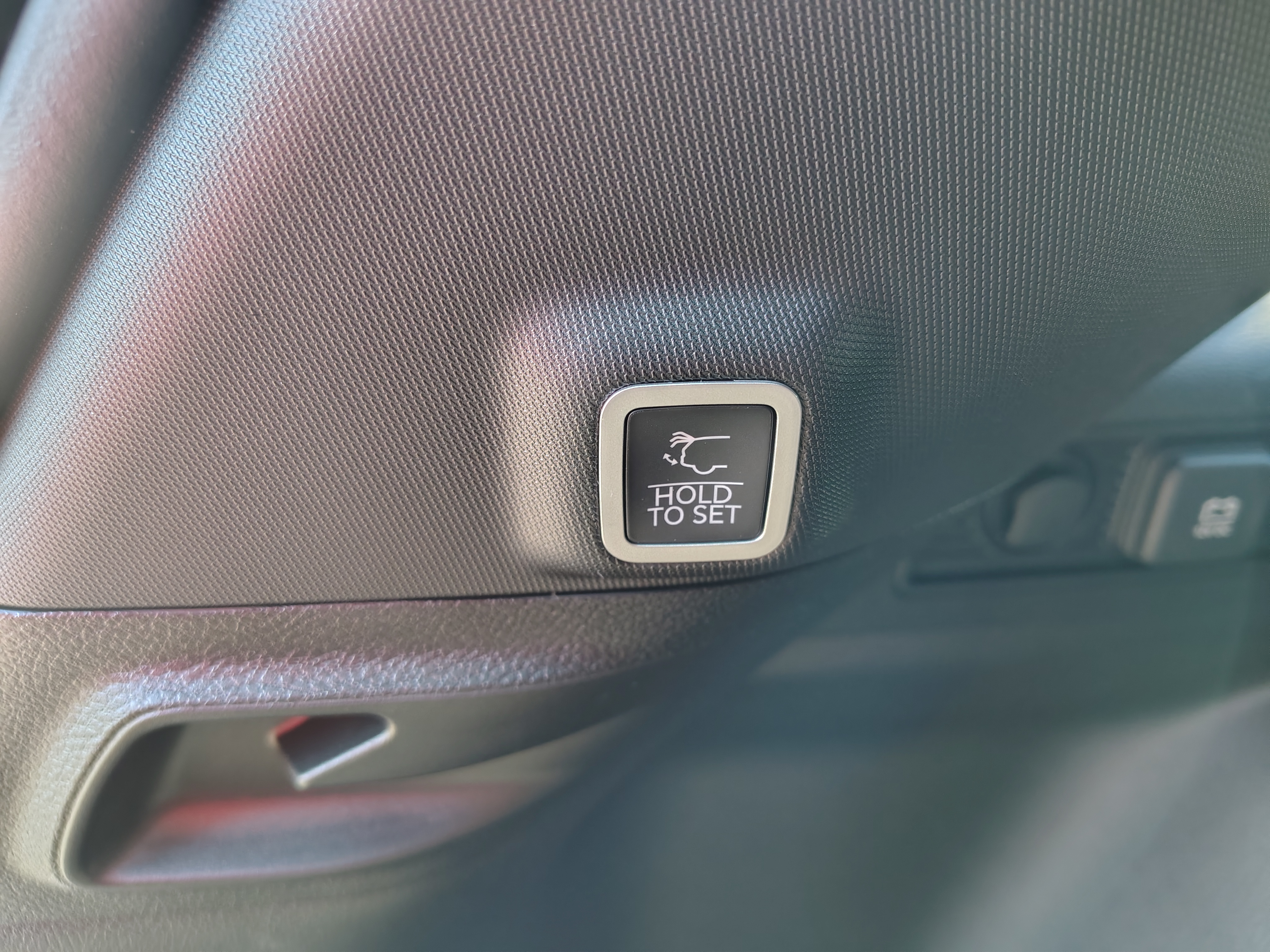 2027 Jeep Grand Cherokee photo 14 of 39