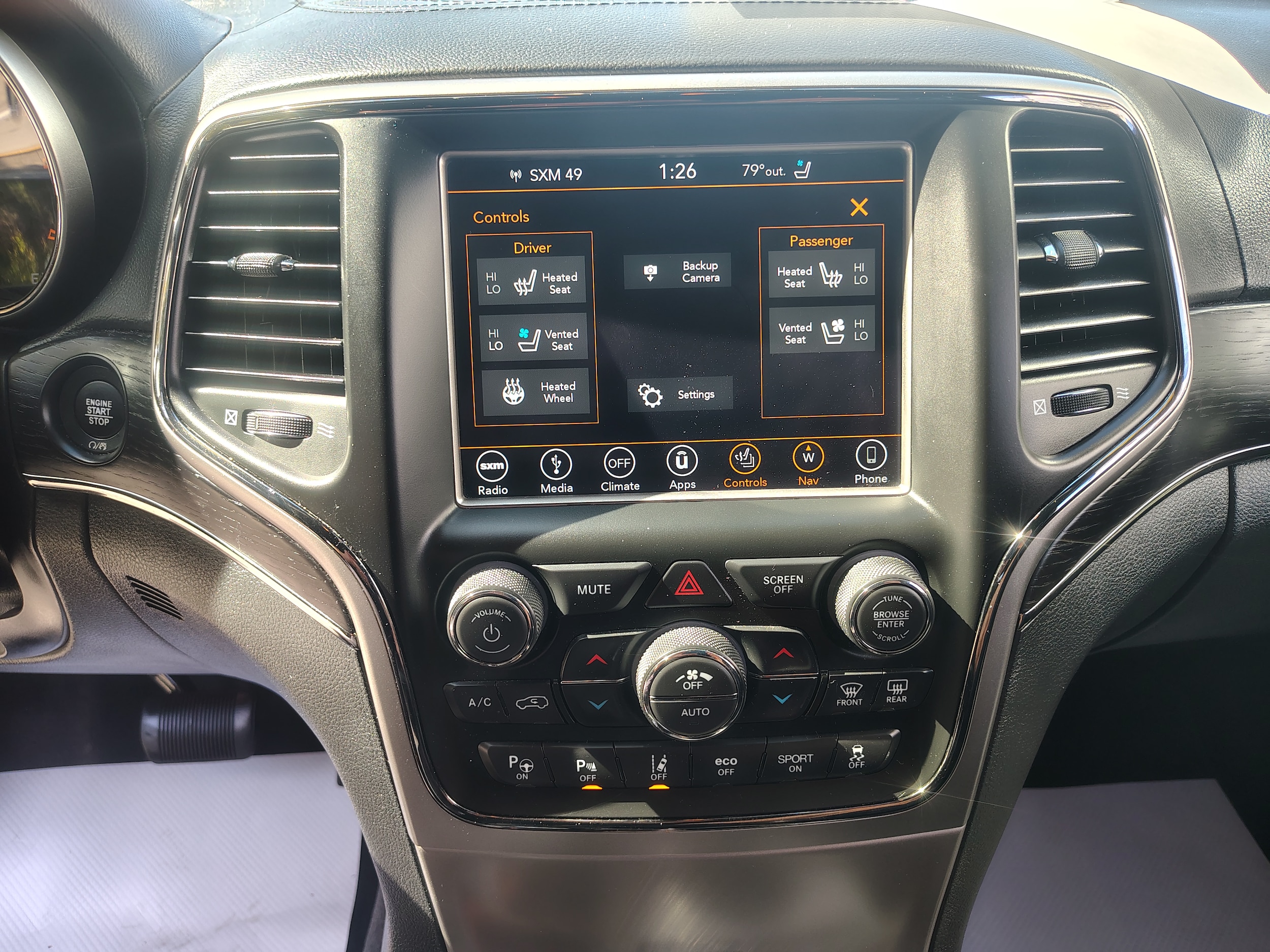 2018 Jeep Grand Cherokee photo 40 of 44