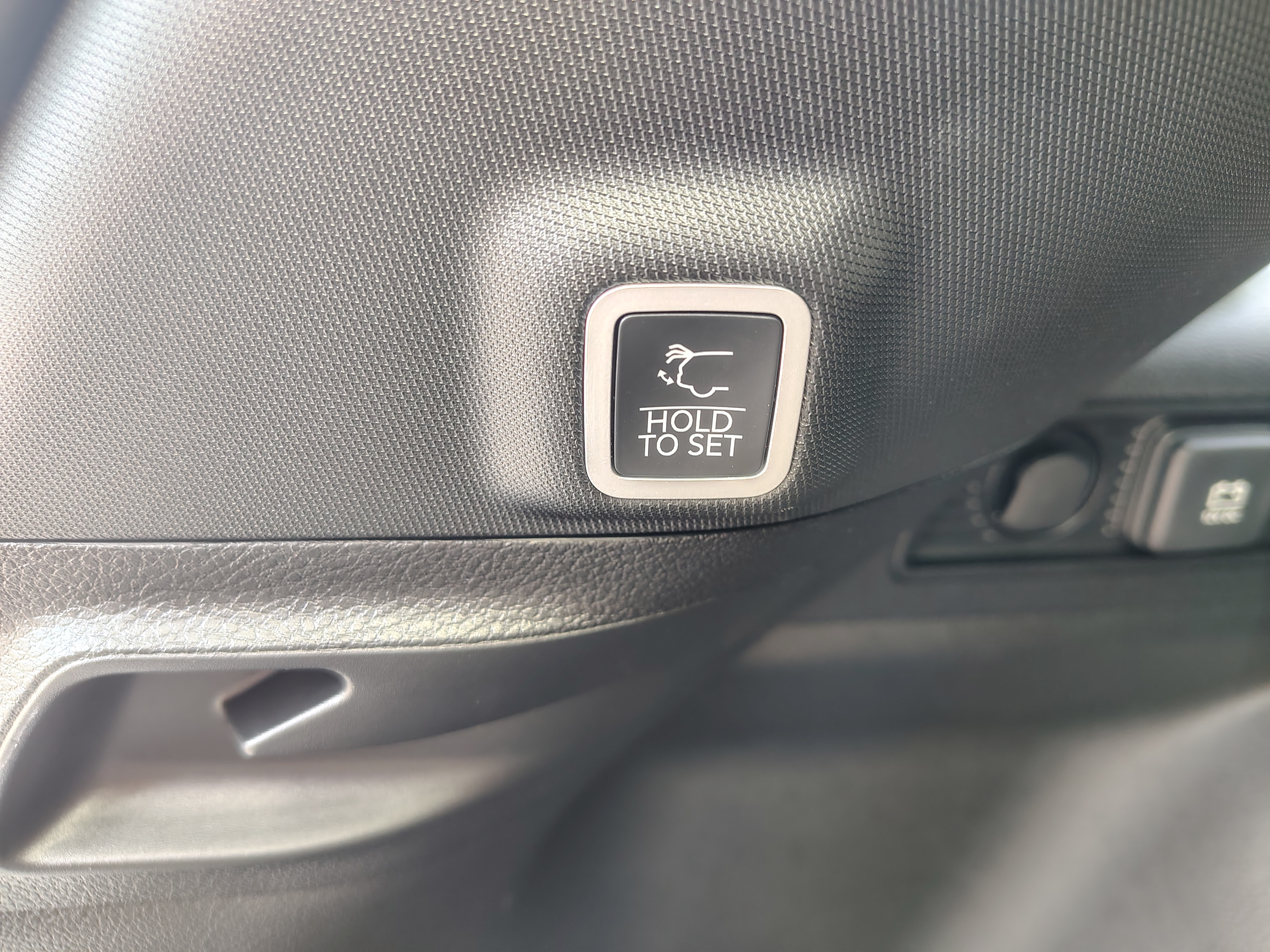 2027 Jeep Grand Cherokee photo 14 of 42