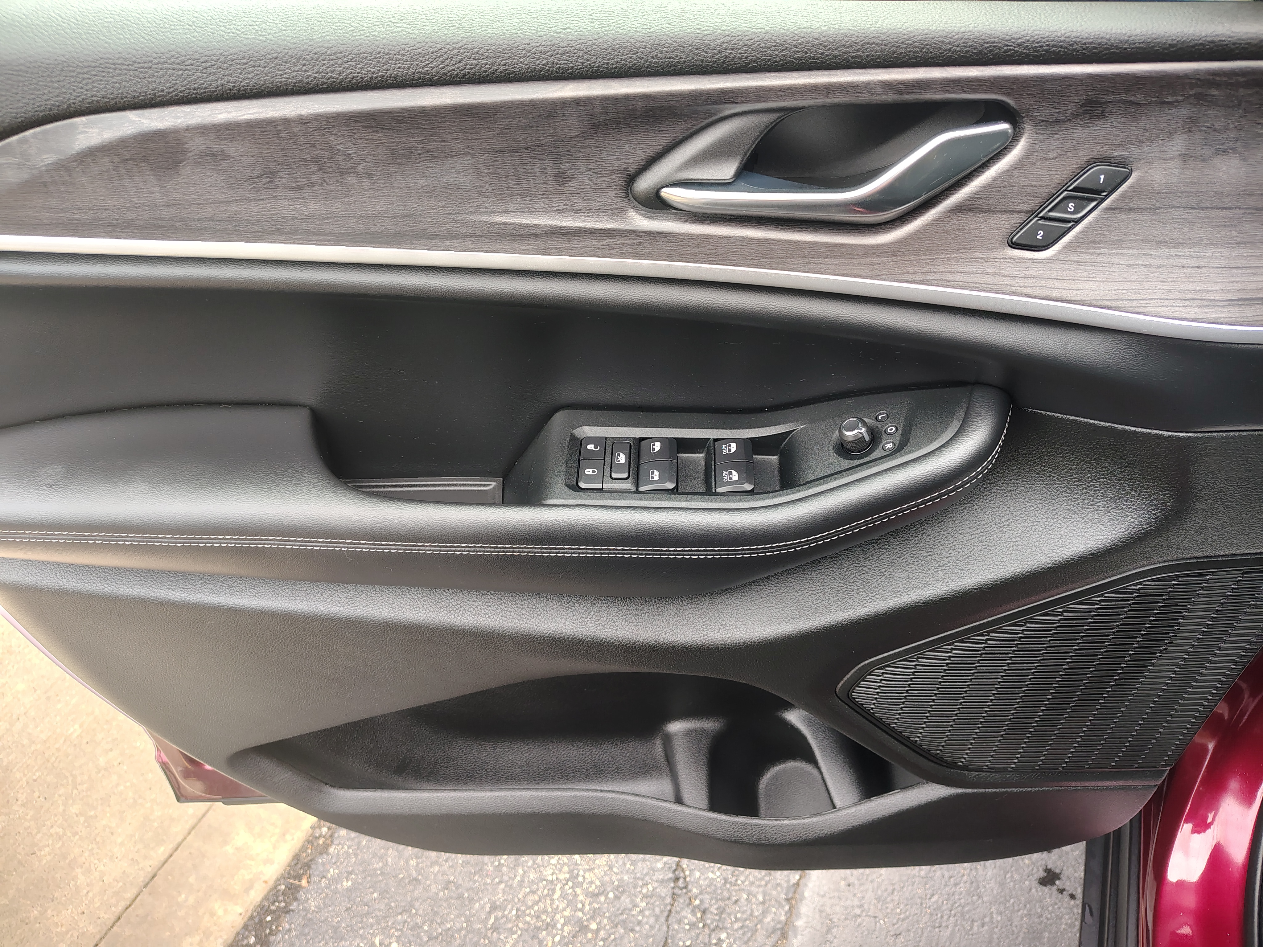 2025 Jeep Grand Cherokee L photo 21 of 45