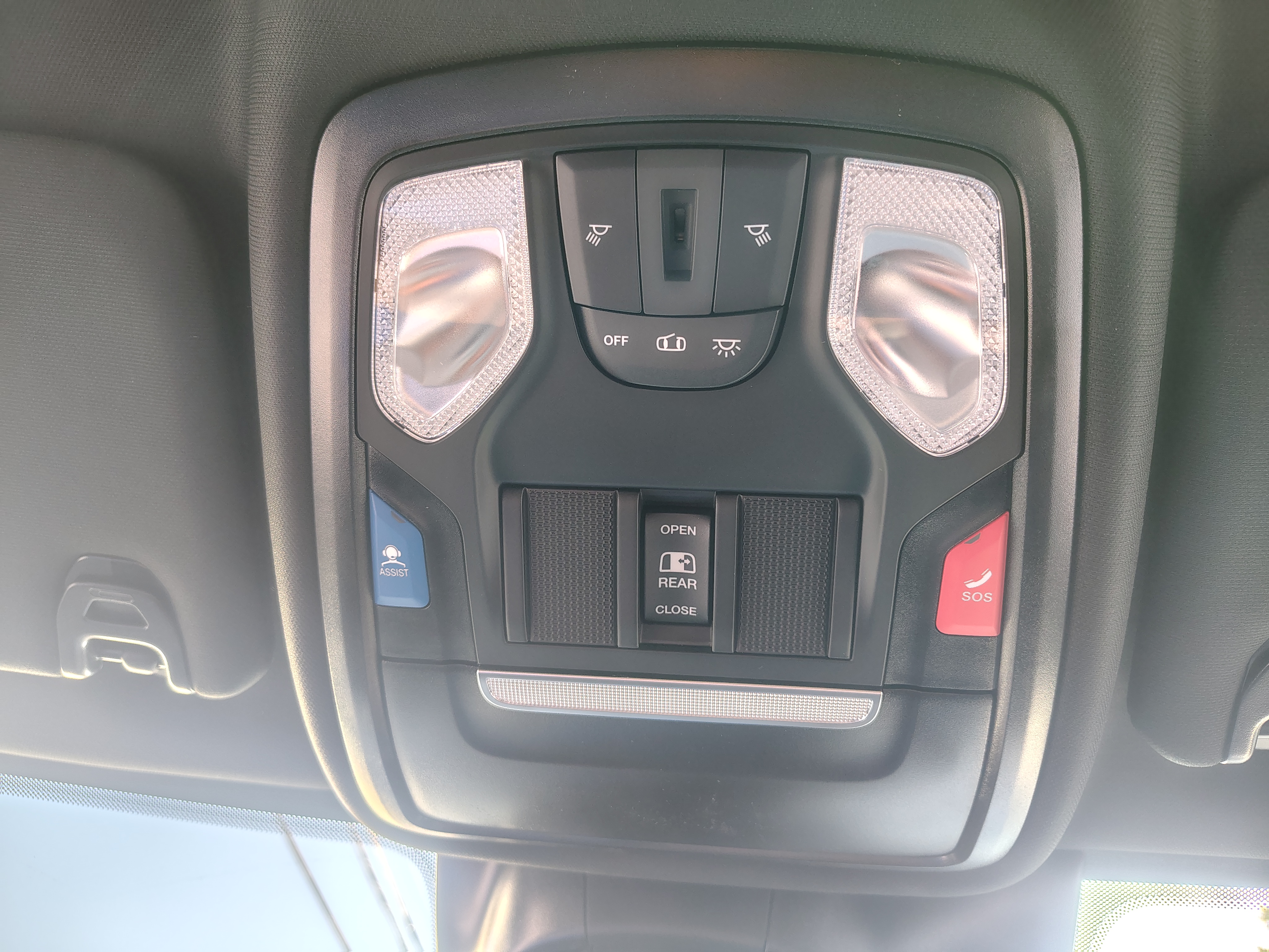 2027 Ram 2500 photo 38 of 40