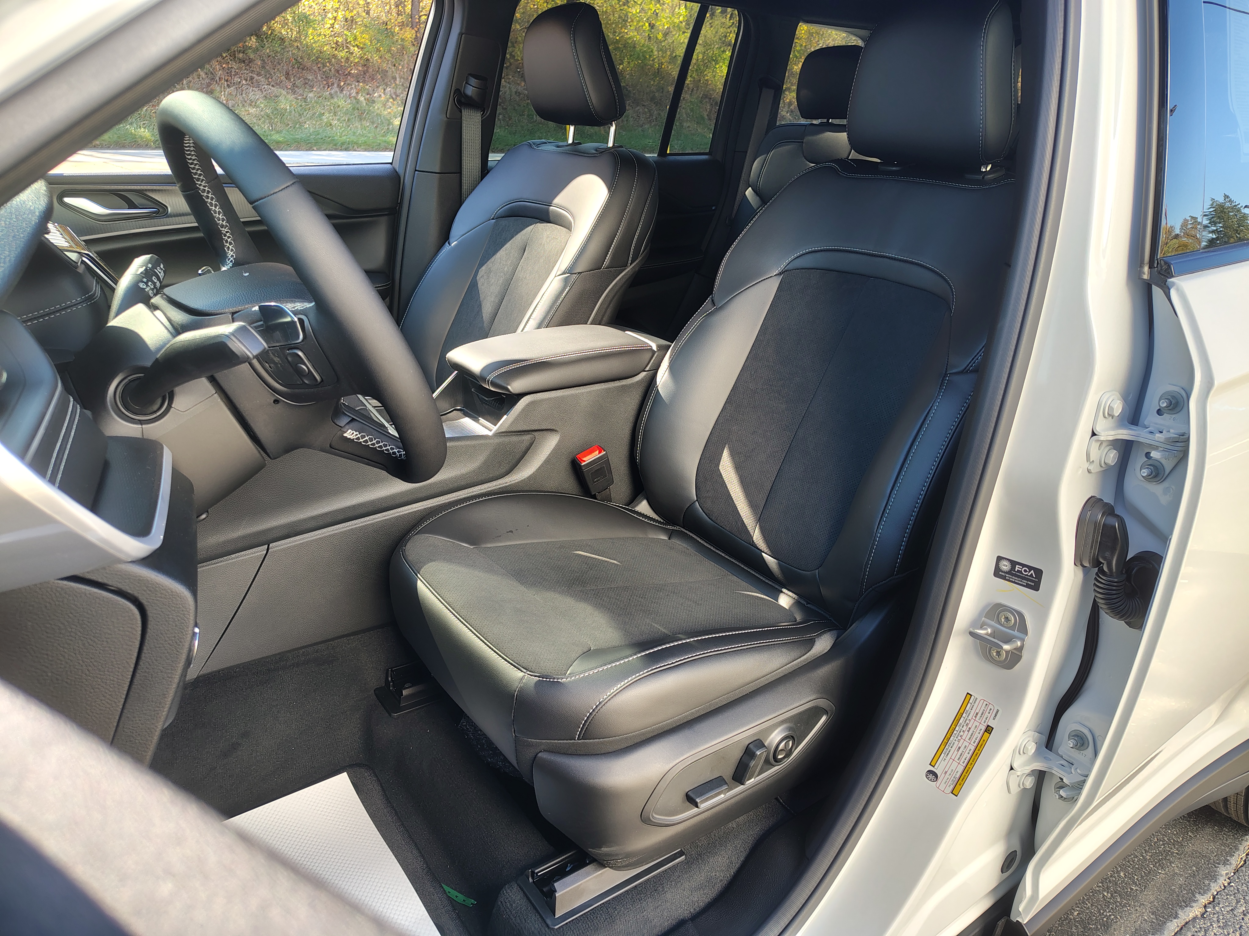 2027 Jeep Grand Cherokee photo 18 of 39