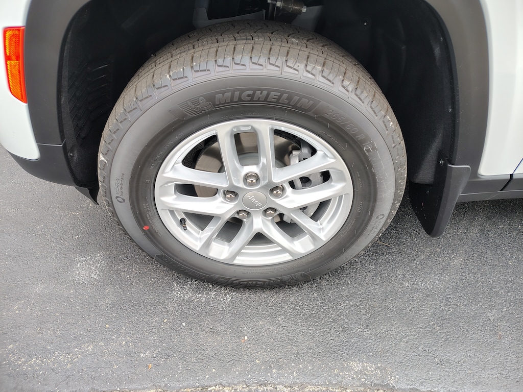 New 2025 Jeep Grand Cherokee LAREDO X 4X4 Sport Utility