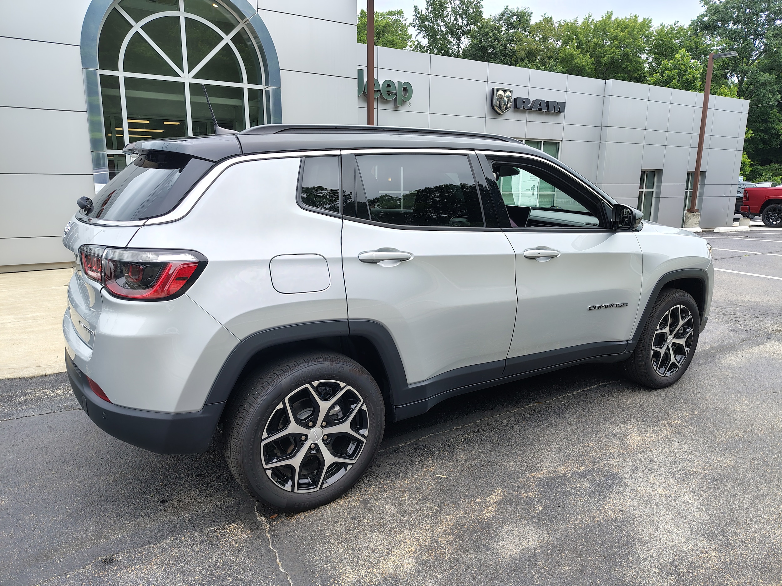 2024 Jeep Compass Limited Silver Zynith Metallic Clearcoat at Solomon CJD Carmichaels