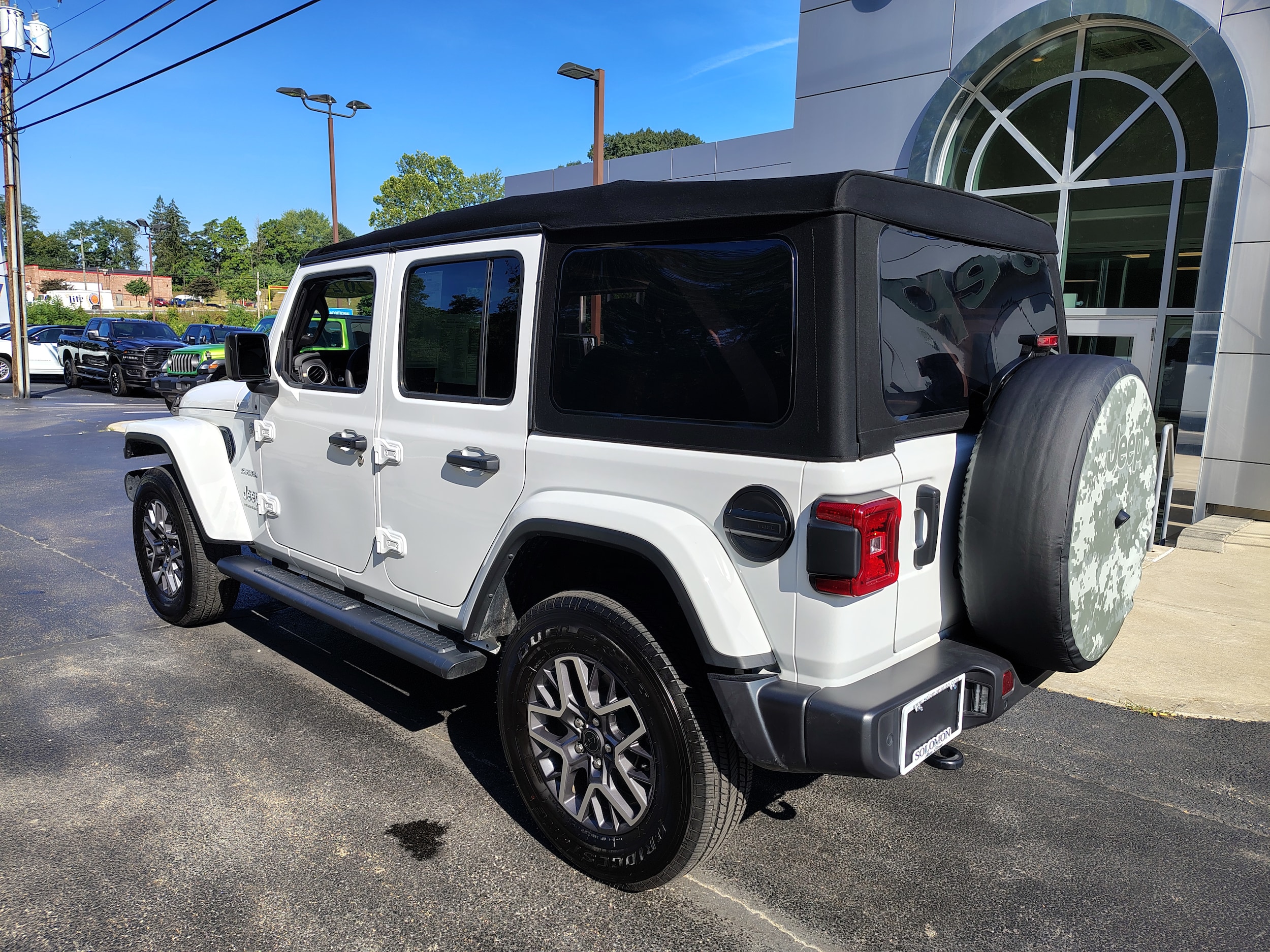 2024 Jeep Wrangler Sahara - 10