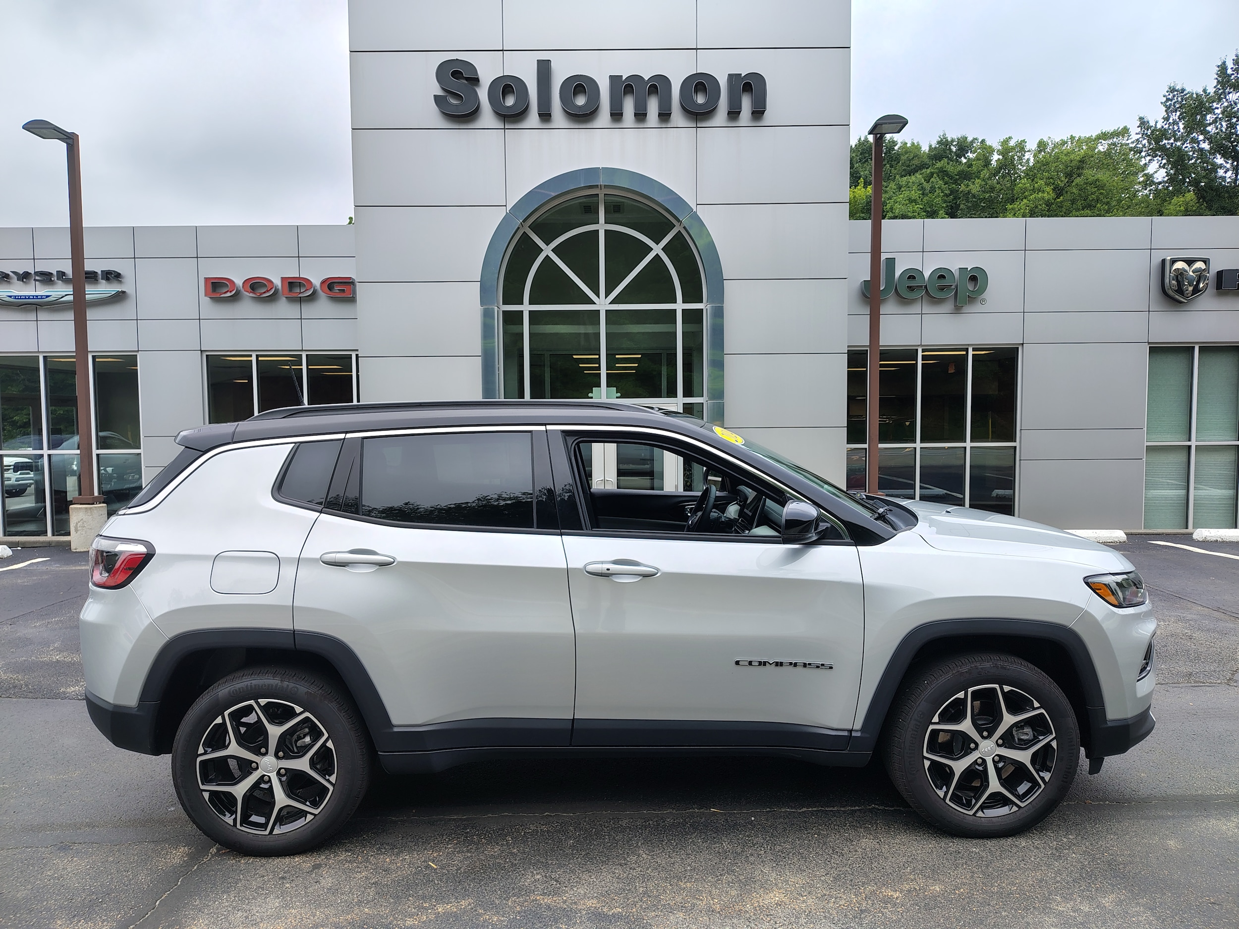 2024 Jeep Compass Limited Silver Zynith Metallic Clearcoat at Solomon CJD Carmichaels