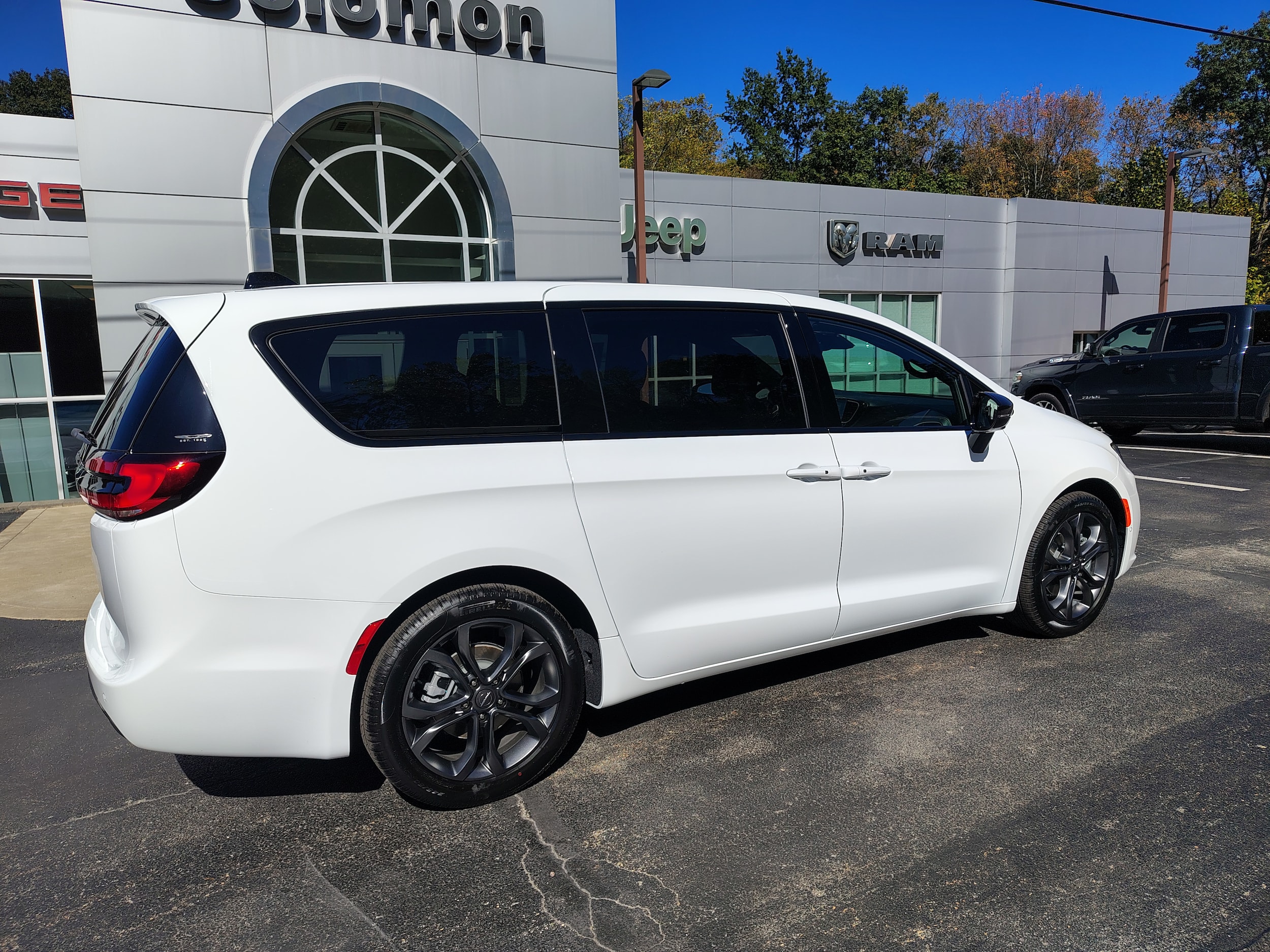 2026 Chrysler Pacifica SELECT Bright White at Three Rivers CJD