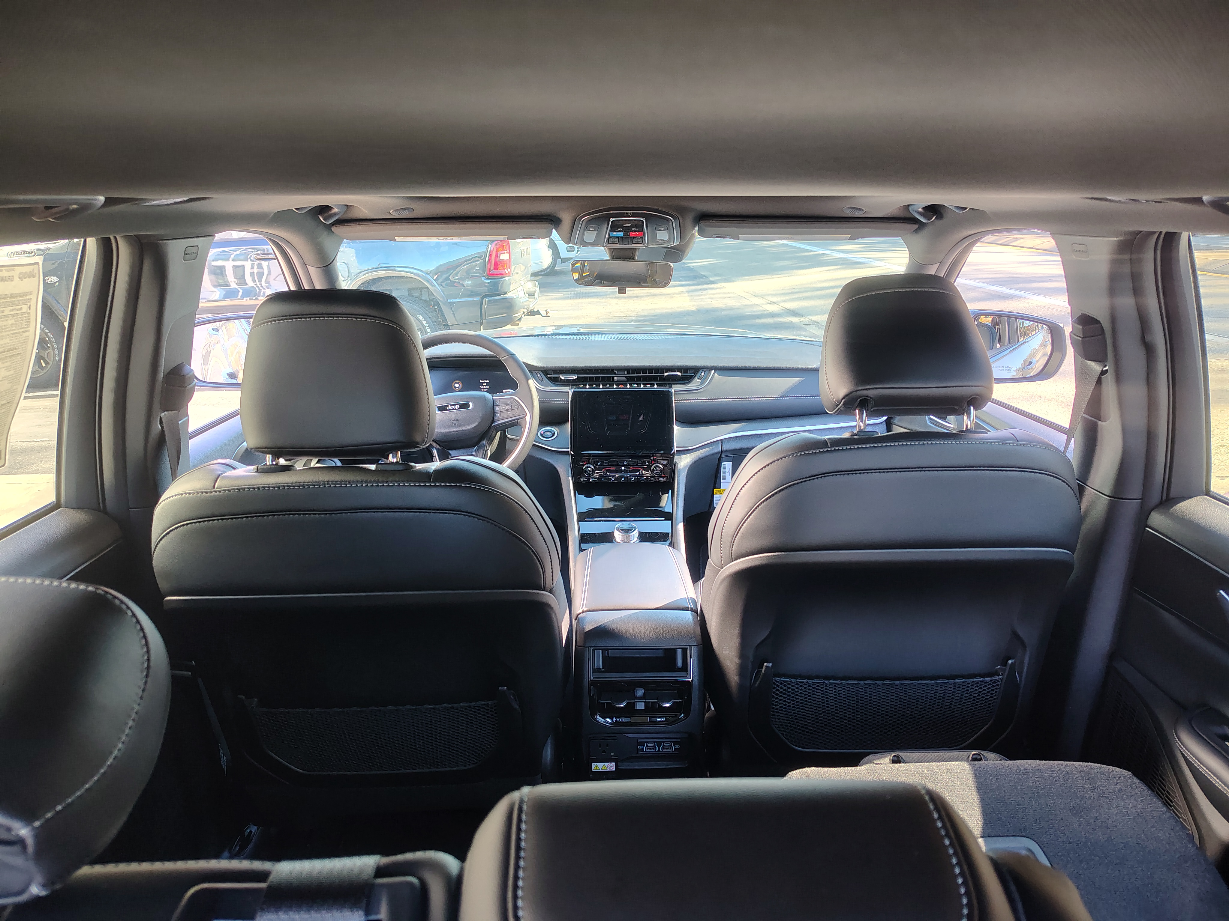 2027 Jeep Grand Cherokee photo 12 of 40