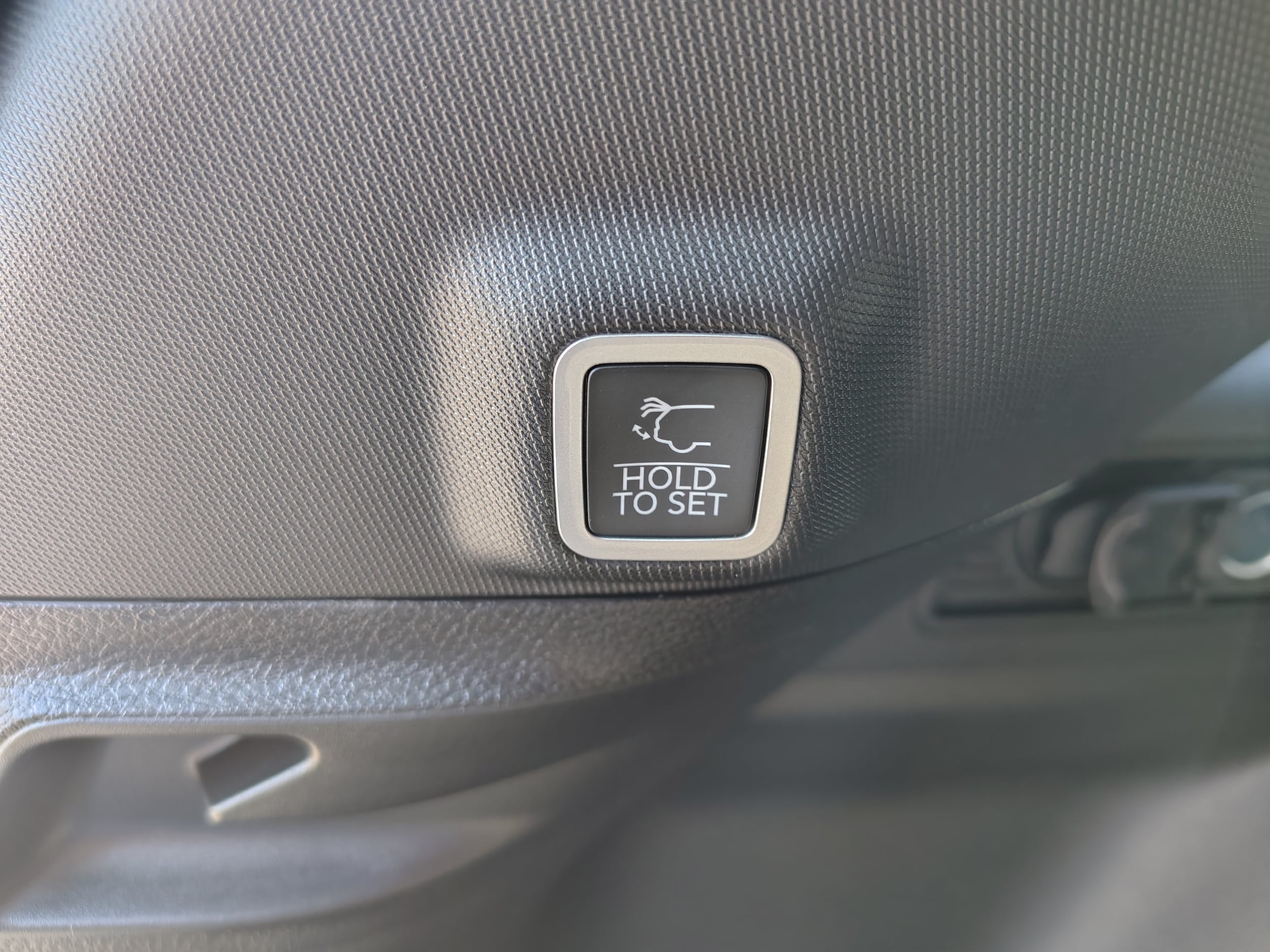 2027 Jeep Grand Cherokee photo 17 of 44