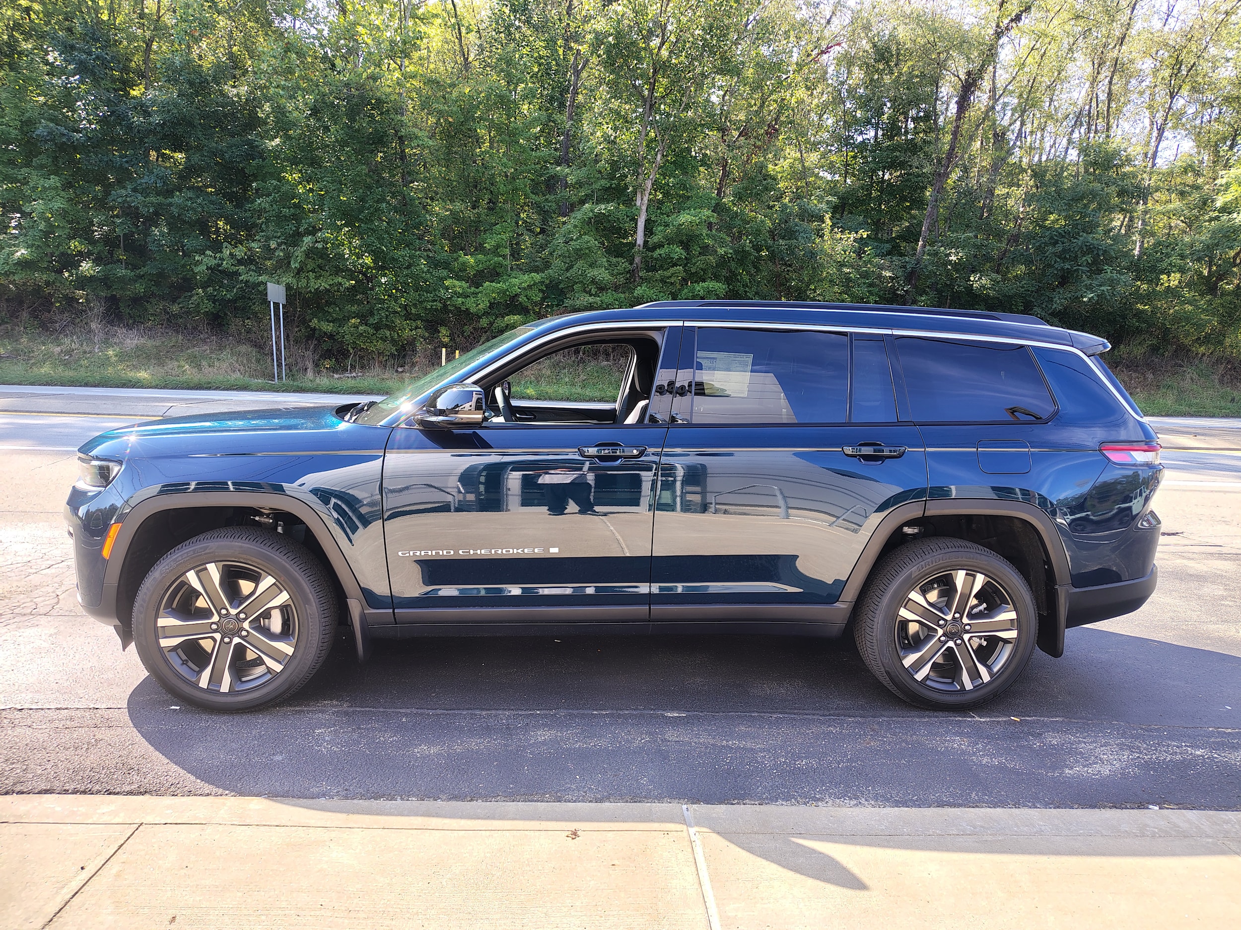 2027 Jeep Grand Cherokee L Limited Fathom Blue Pearlcoat at Solomon CJD Carmichaels