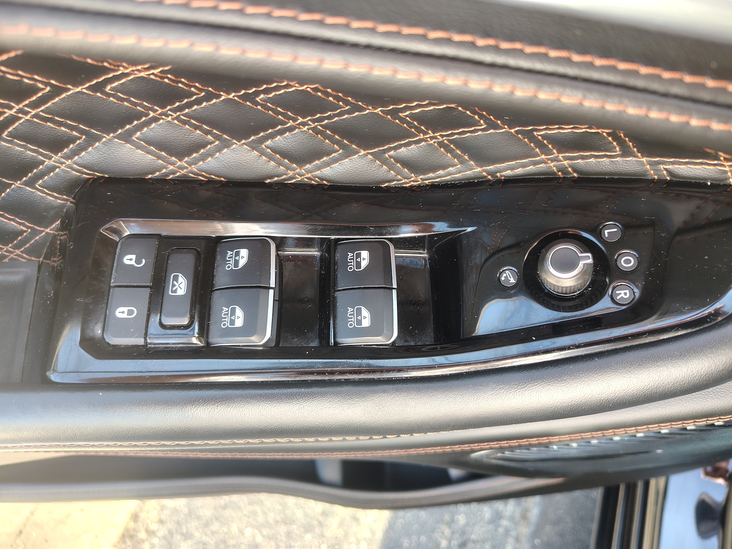2025 Jeep Grand Cherokee L Summit Reserve Diamond Black Crystal Pearlcoat at Solomon CJD Carmichaels