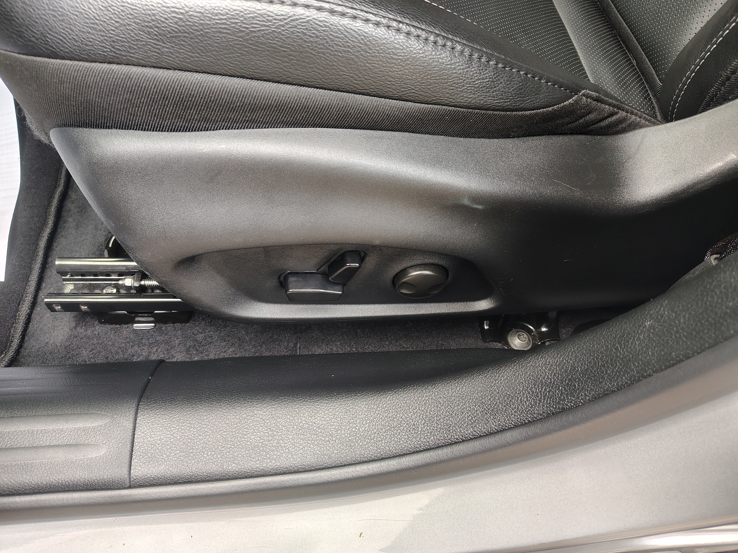 2025 Jeep Compass Limited Silver Zynith Metallic Clearcoat at Solomon CJD Carmichaels