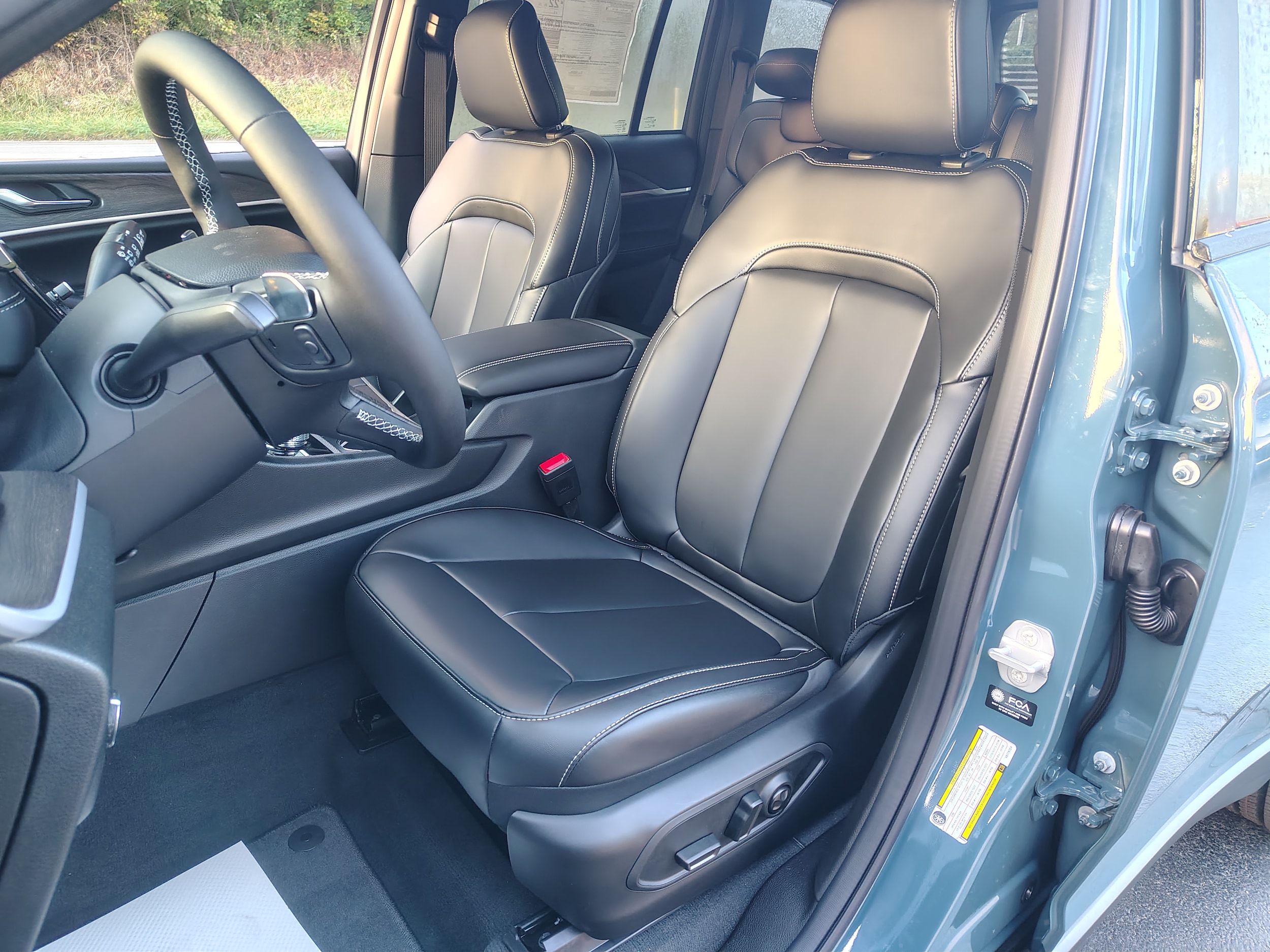 2027 Jeep Grand Cherokee photo 19 of 43
