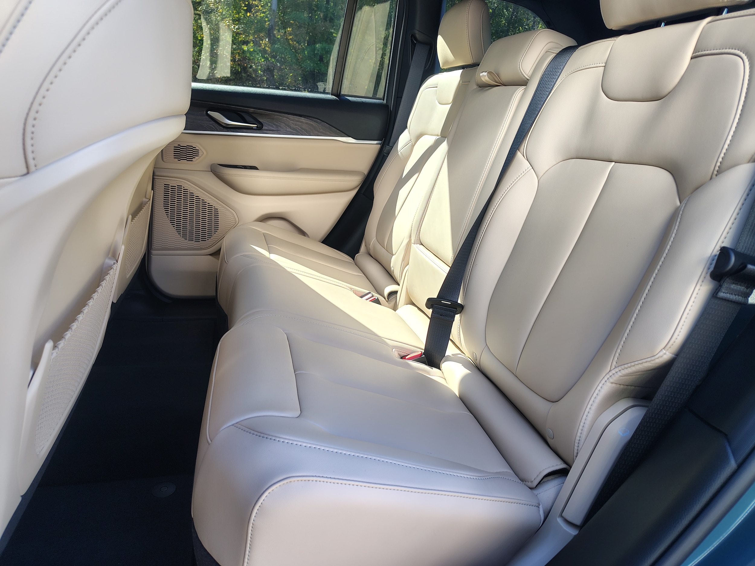 2027 Jeep Grand Cherokee photo 28 of 44