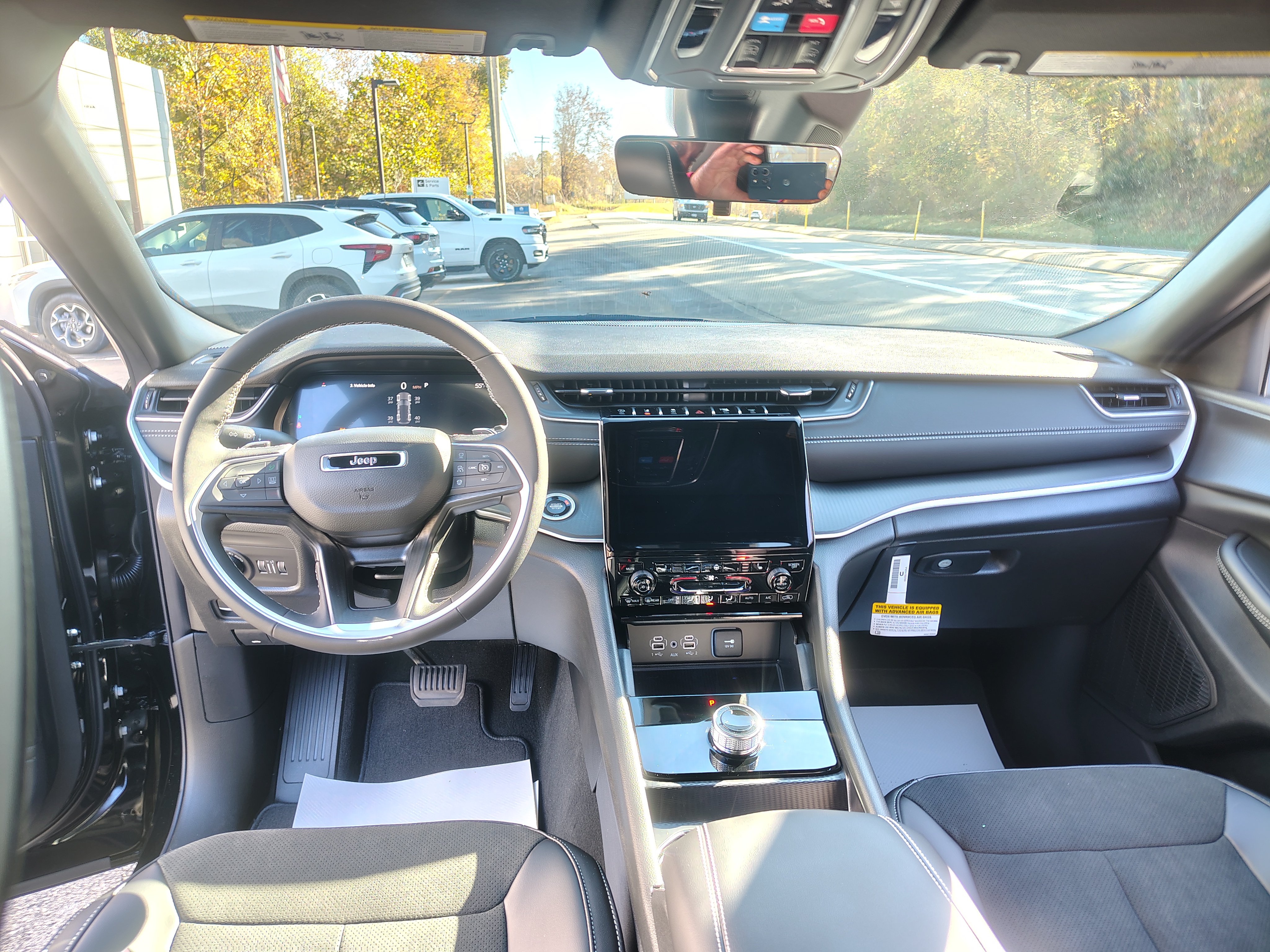 2027 Jeep Grand Cherokee photo 28 of 39