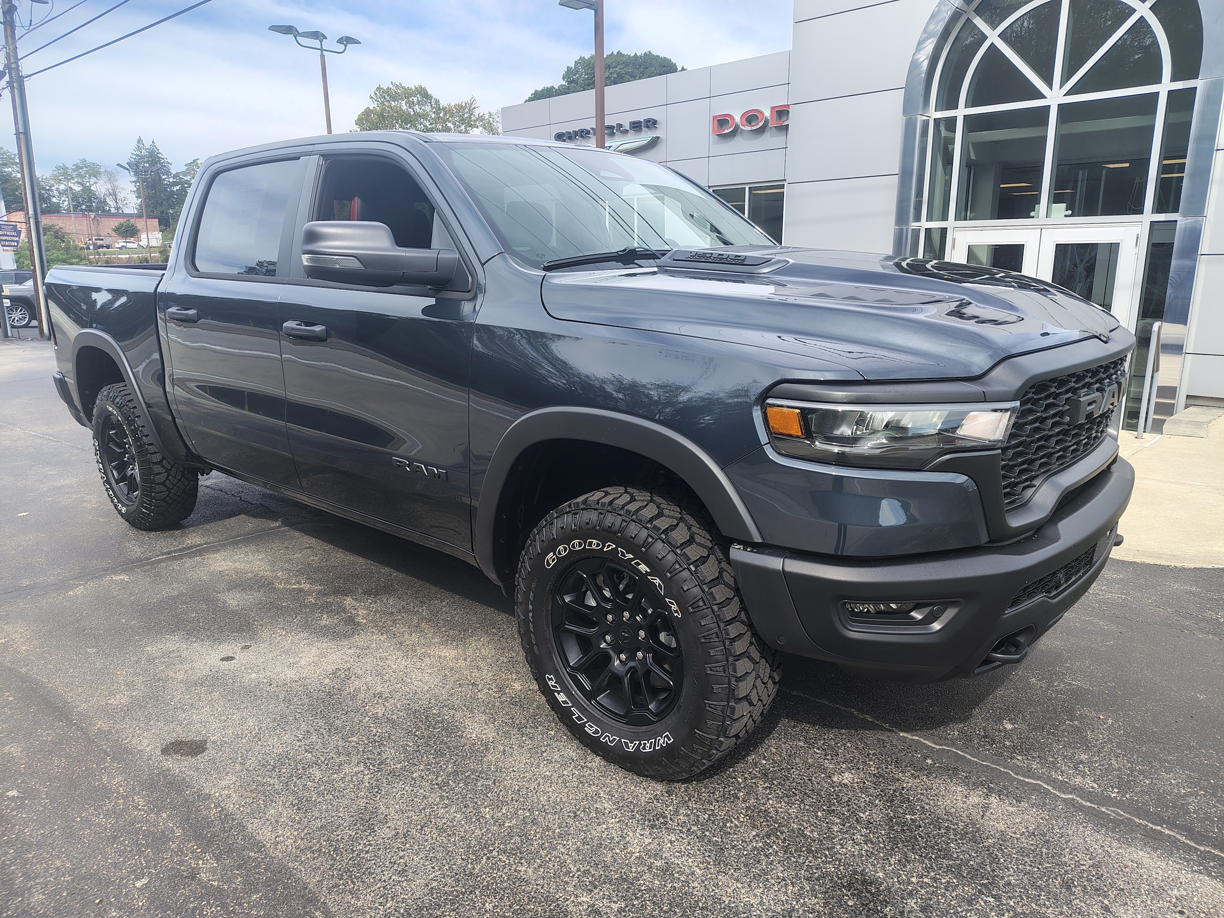 2027 Ram 1500 photo 2 of 19