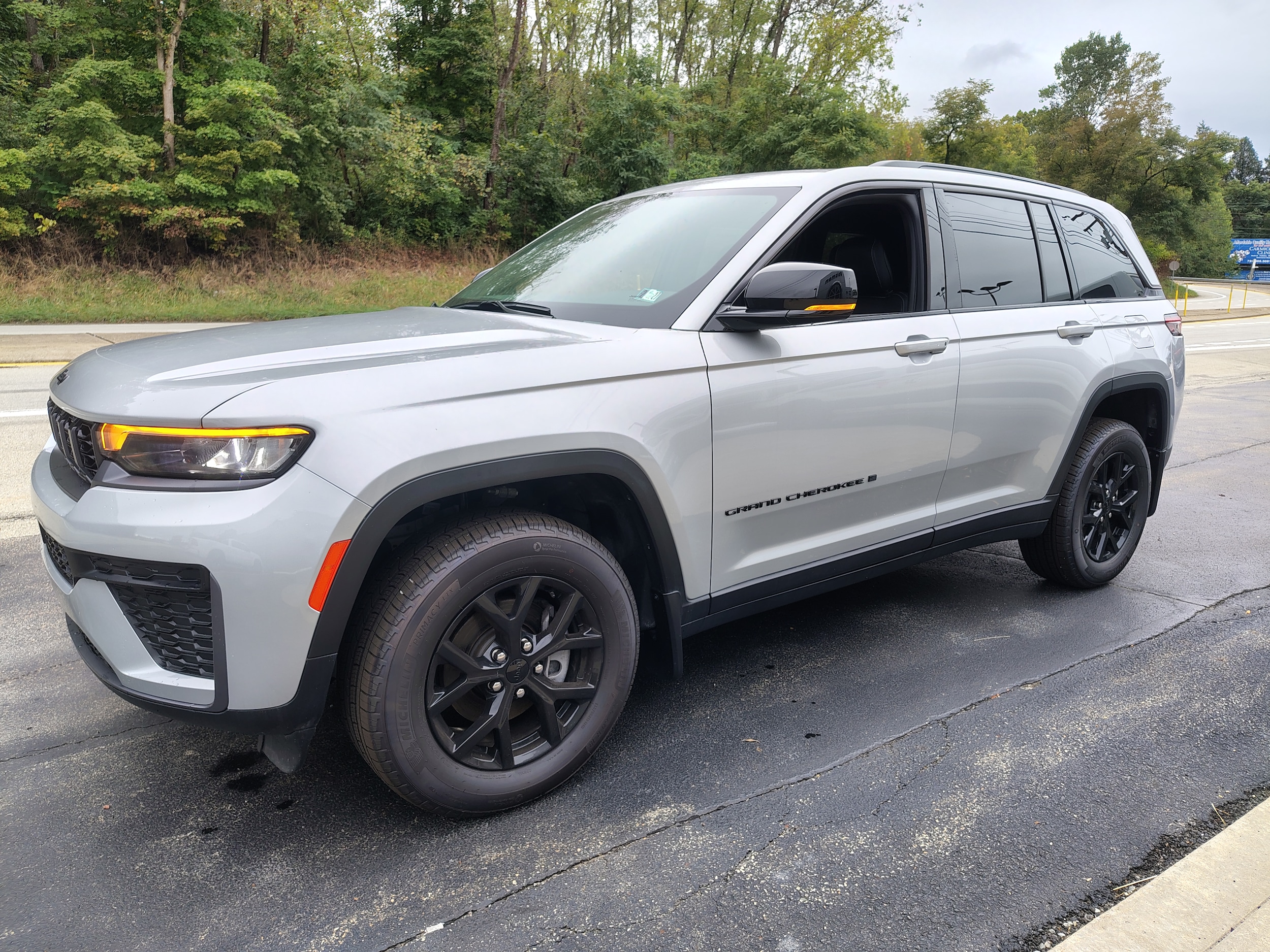 2026 Jeep Grand Cherokee LAREDO ALTITUDE 4X4 Silver Zynith at Three Rivers CJD