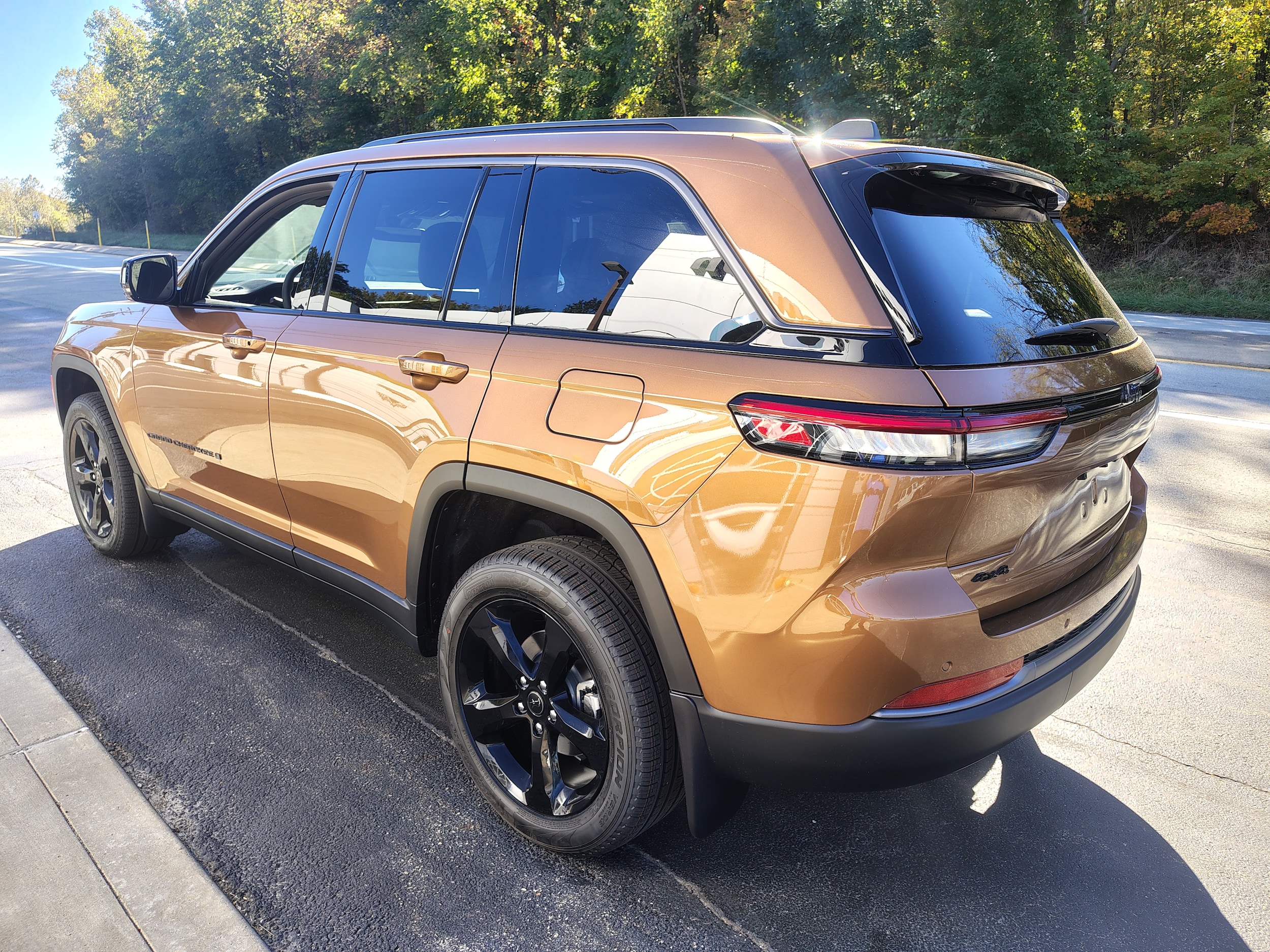 2027 Jeep Grand Cherokee photo 7 of 45