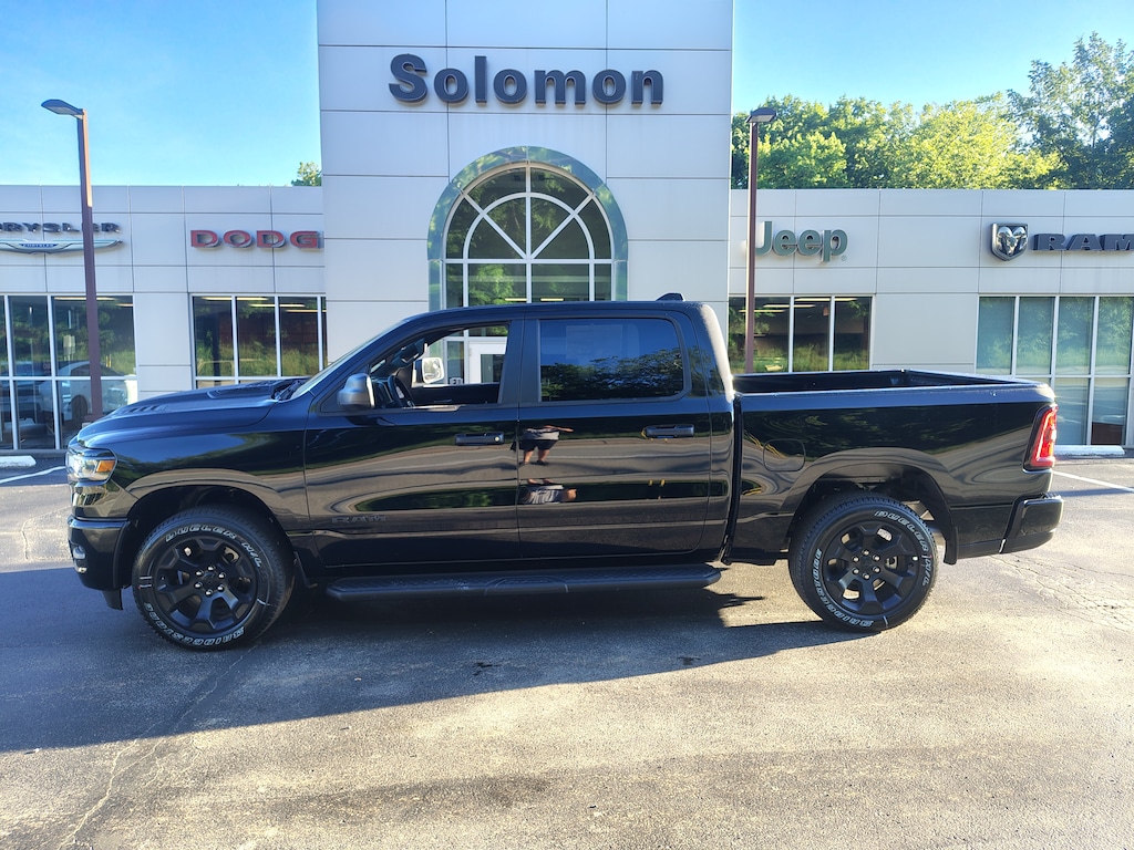 New 2026 Ram 1500 EXPRESS CREW CAB 4X4 5'7 BOX Pickup
