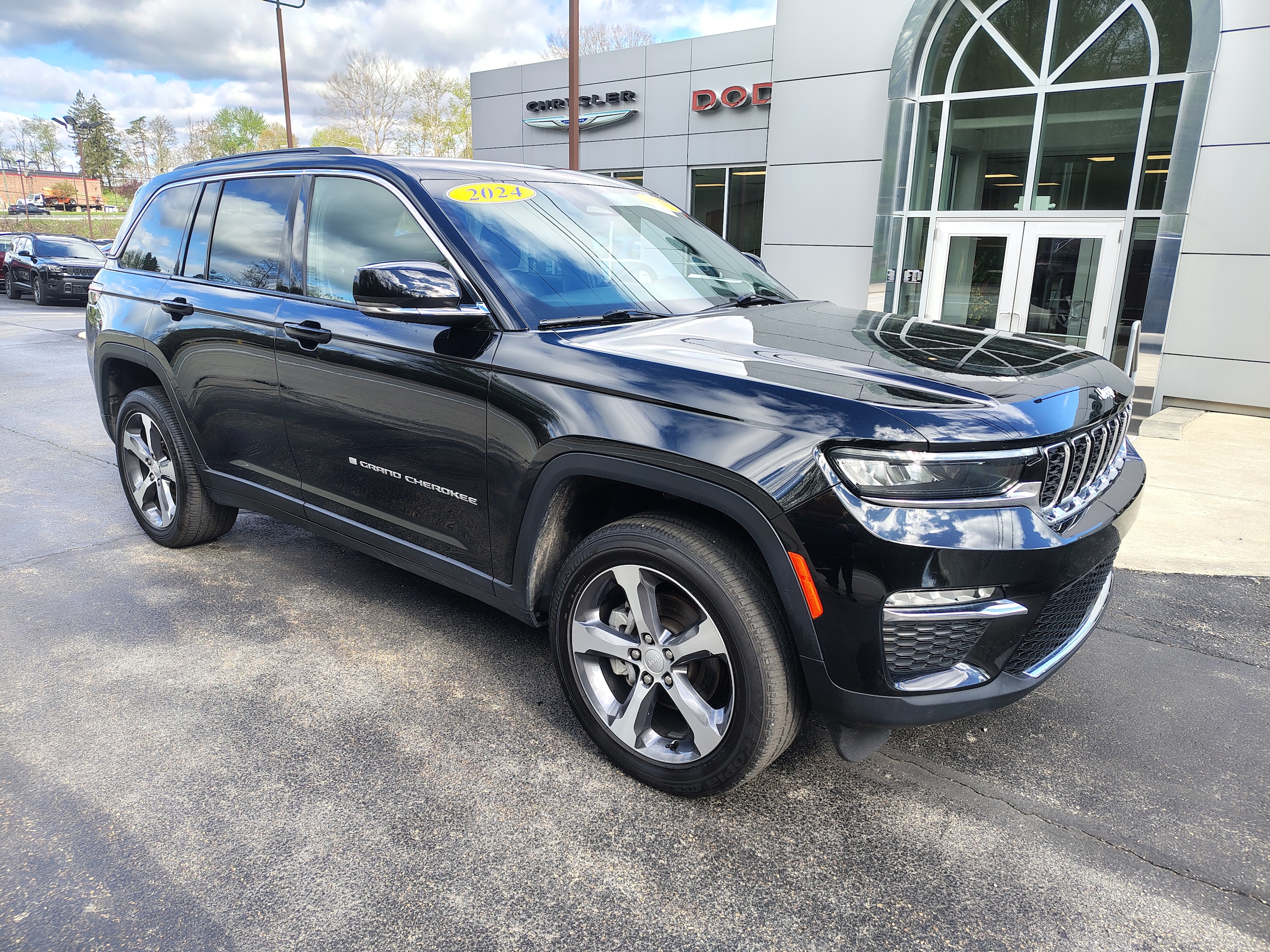 2024 Jeep Grand Cherokee Limited Diamond Black Crystal Pearlcoat at Solomon CJD Carmichaels