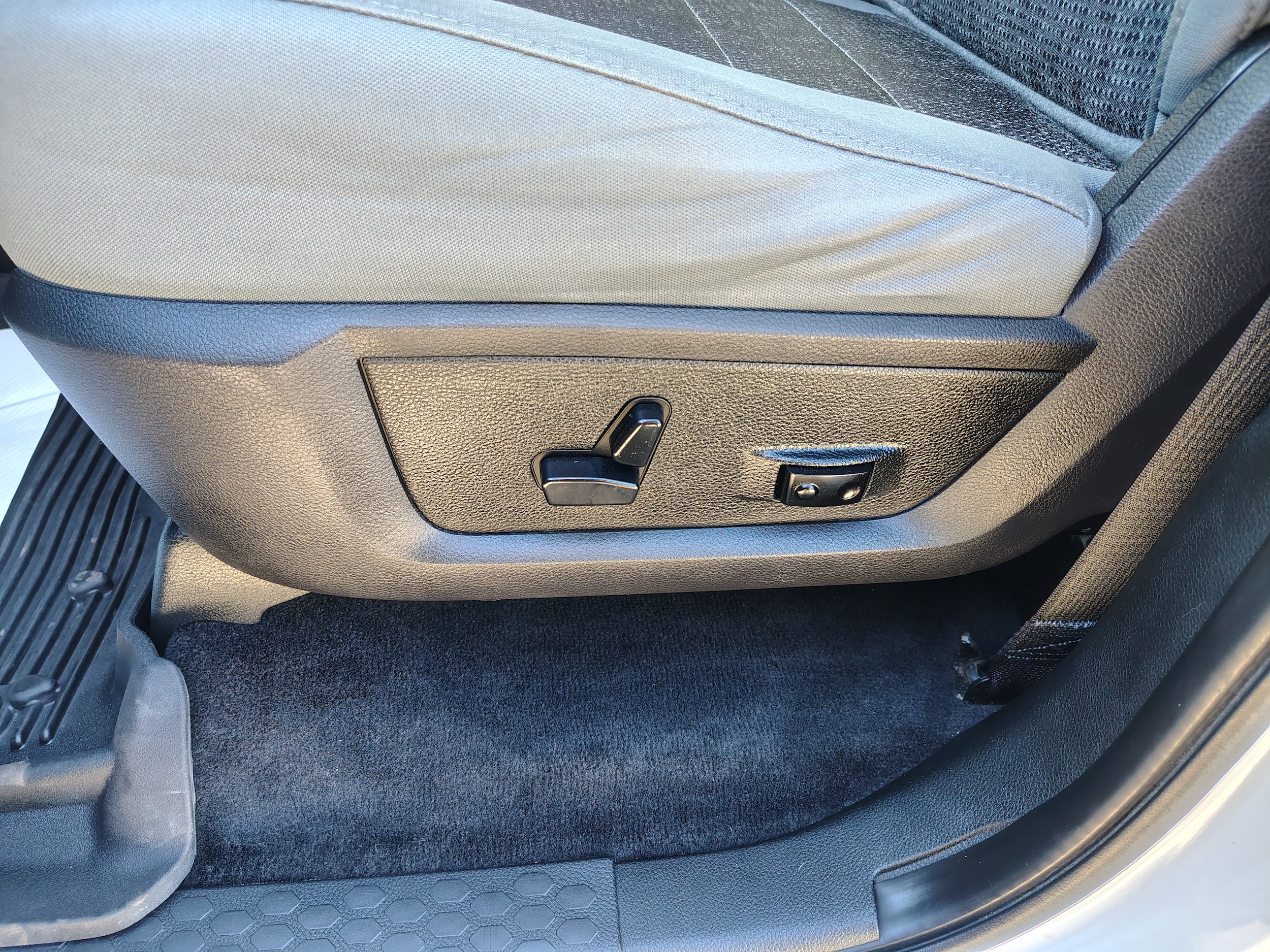 2016 Ram 1500 Big Horn Bright White Clearcoat at Solomon CJD Brownsville