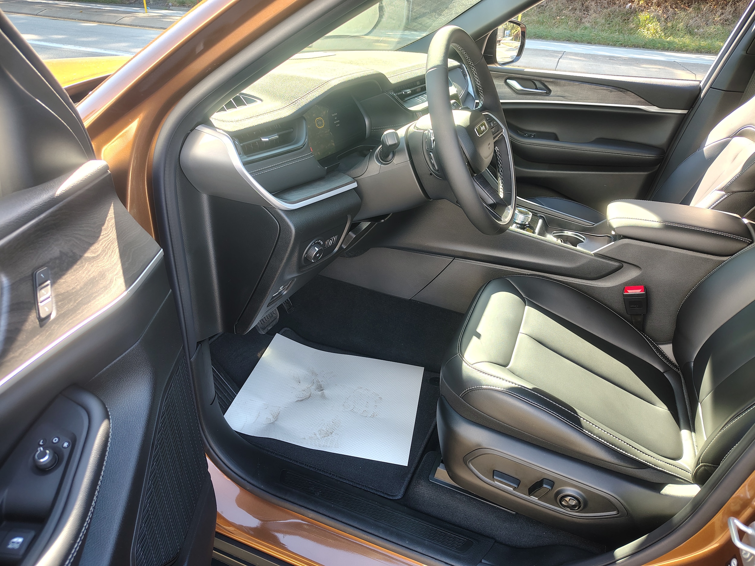 2027 Jeep Grand Cherokee photo 21 of 45