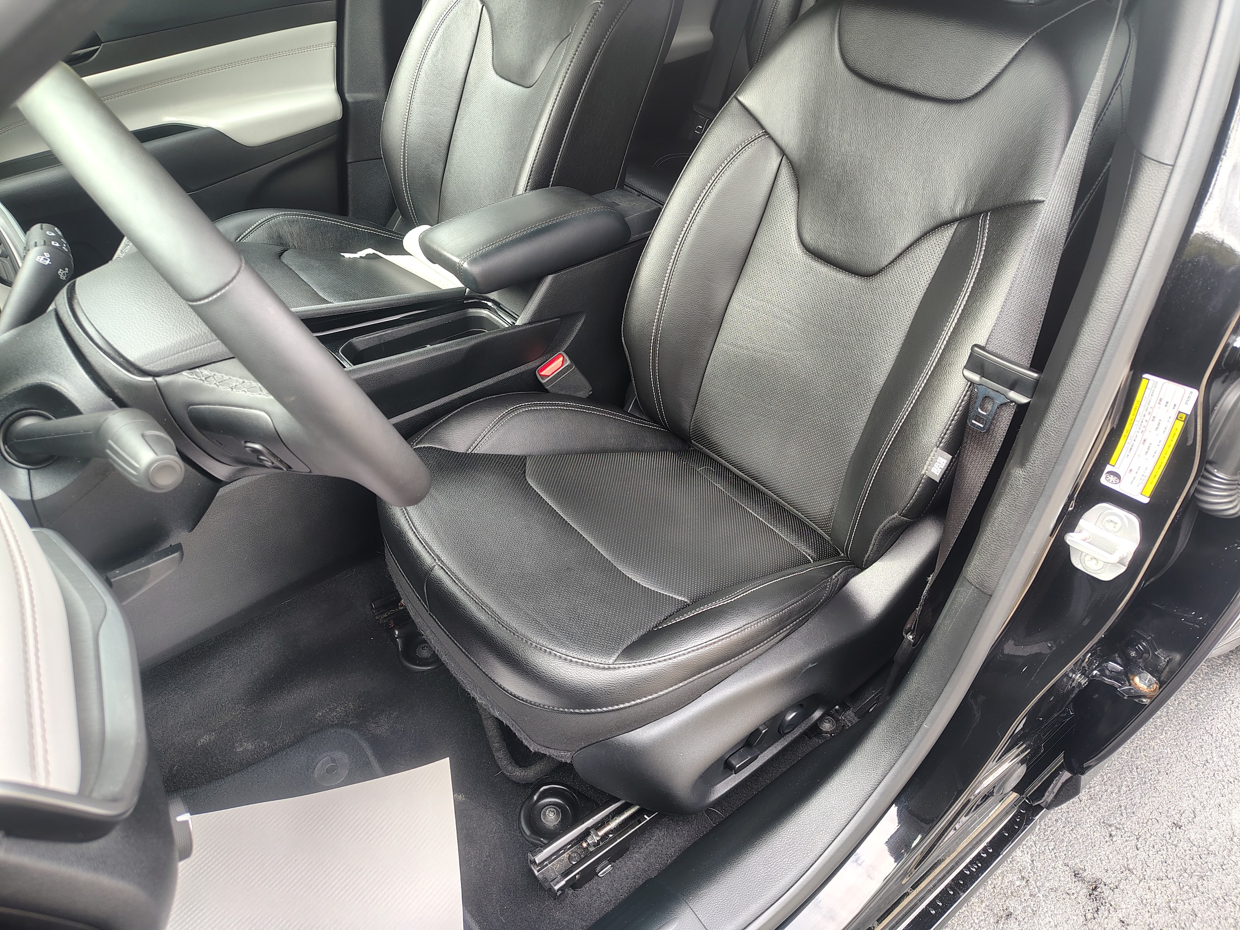 2025 Jeep Compass Limited Diamond Black Crystal Pearlcoat at Solomon CJD Carmichaels