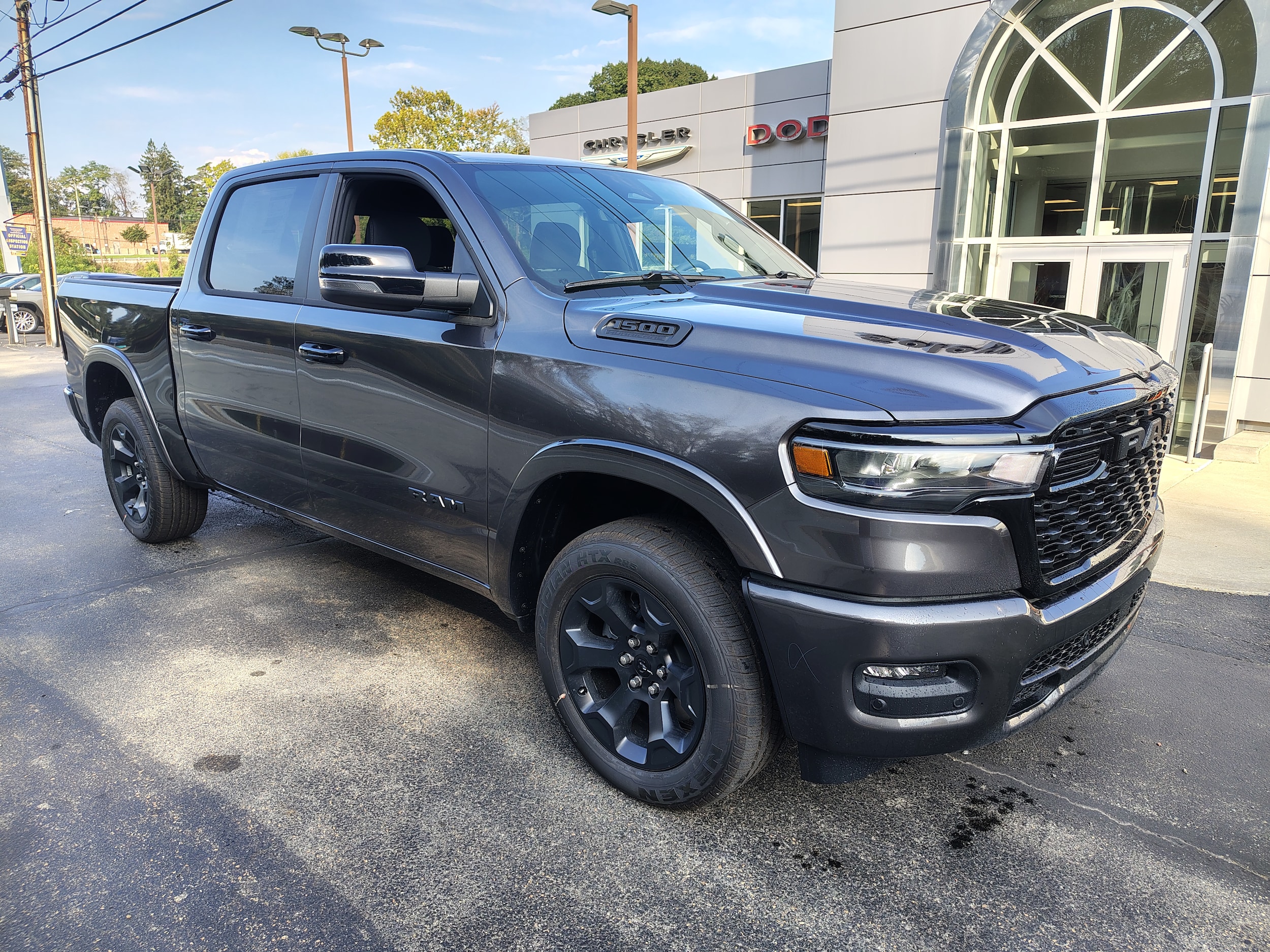 2027 Ram 1500 photo 2 of 32