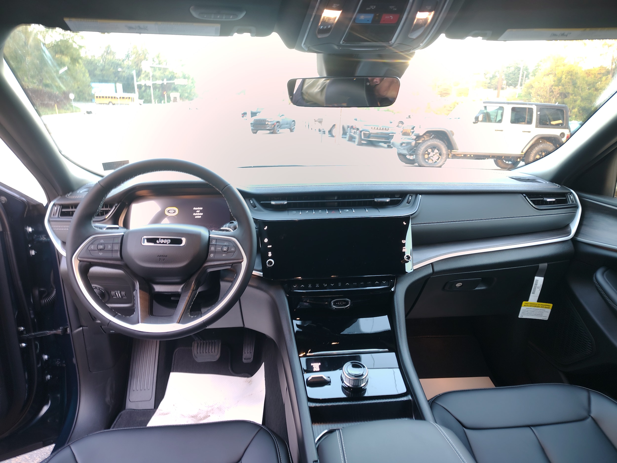 2027 Jeep Grand Cherokee photo 28 of 41