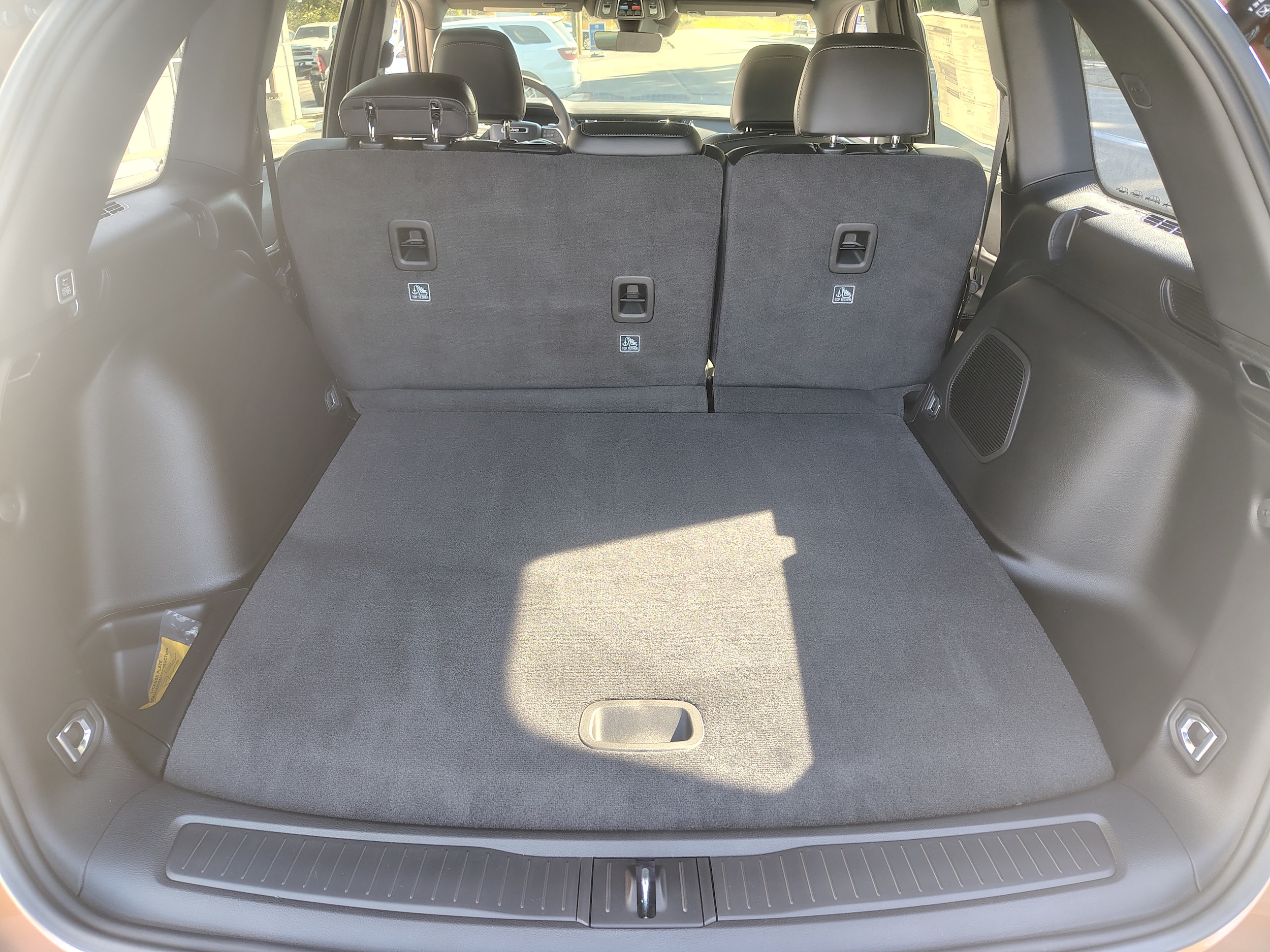 2027 Jeep Grand Cherokee photo 11 of 45