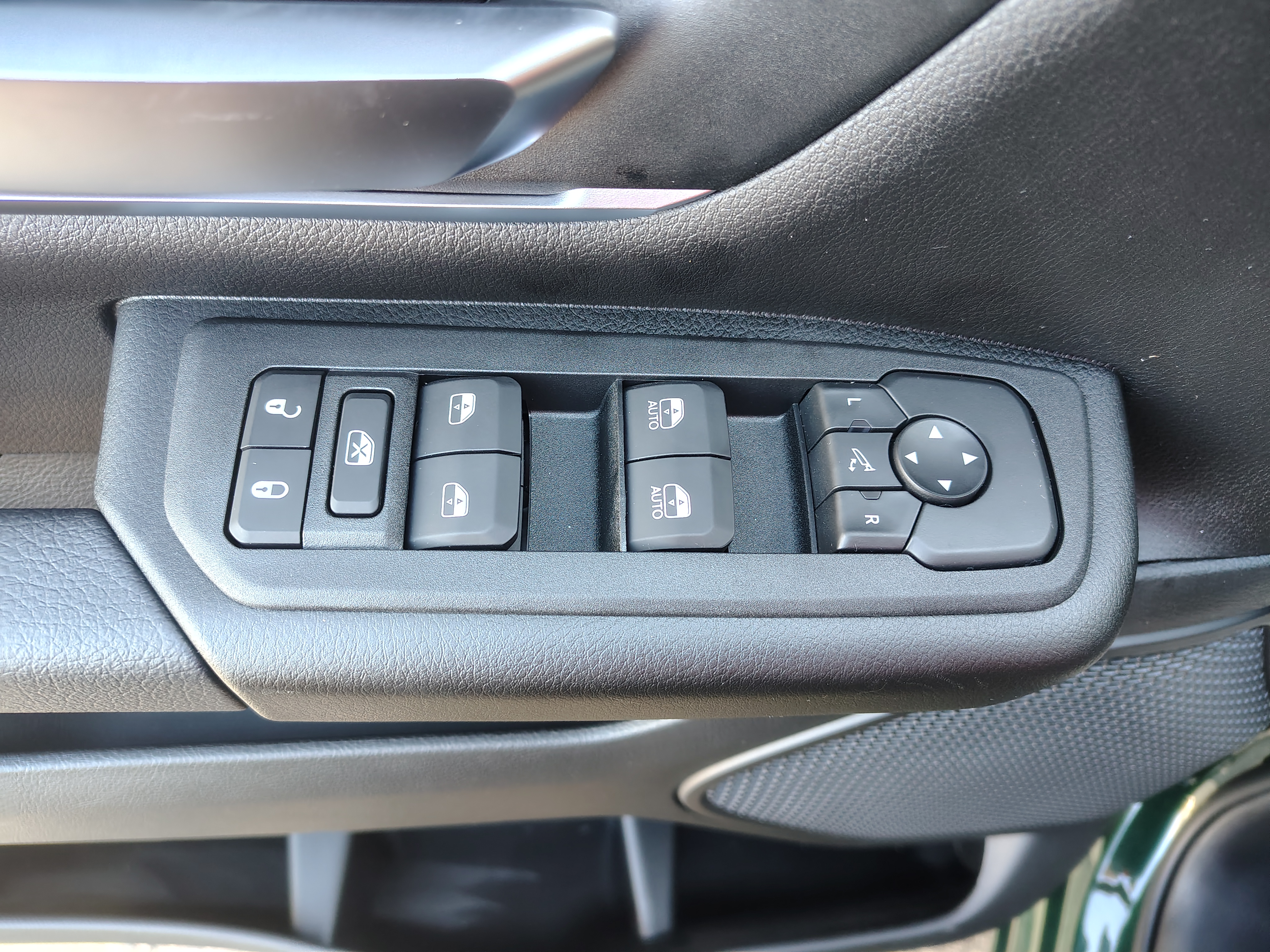 2027 Ram 1500 photo 18 of 40