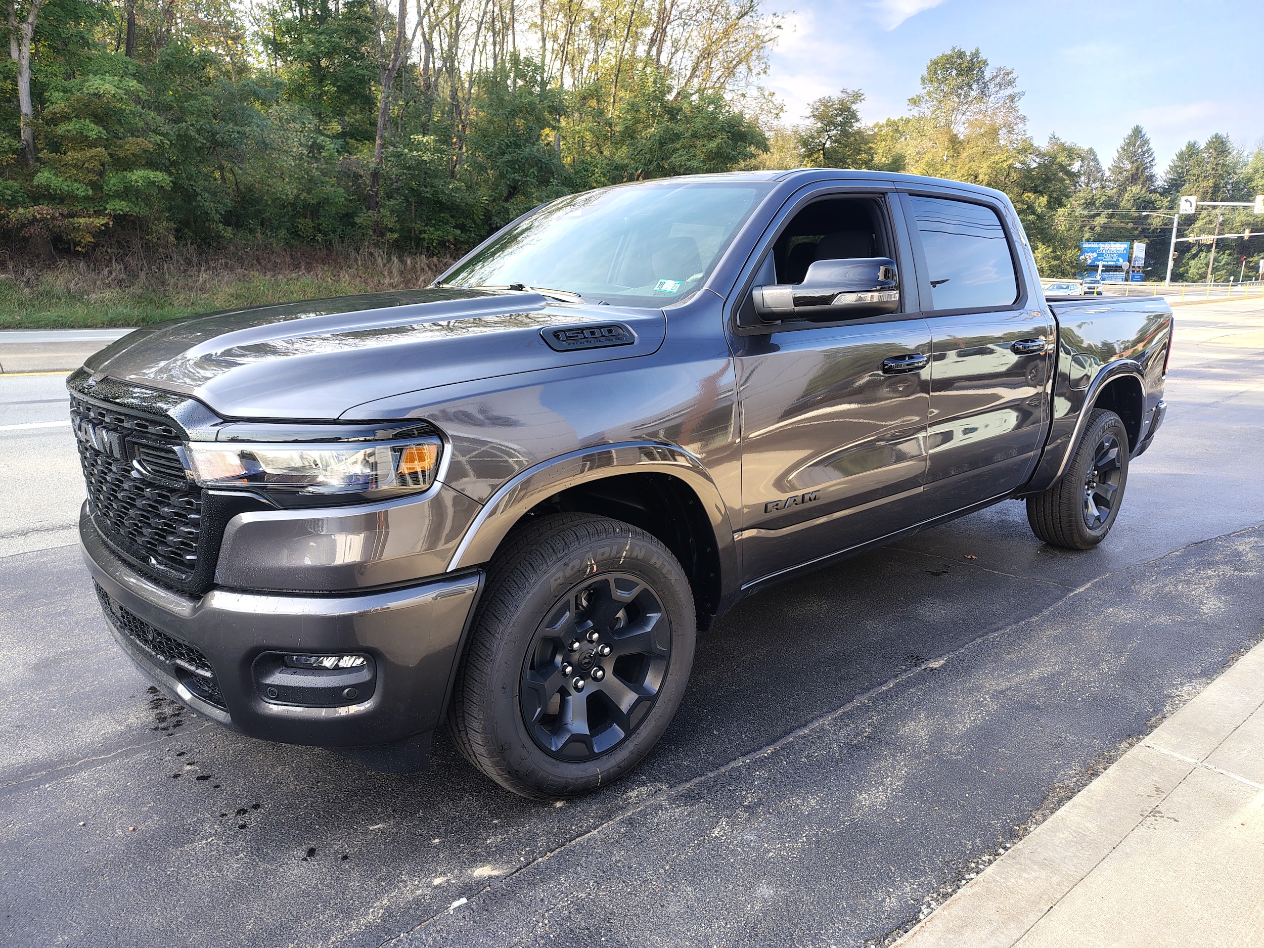 2027 Ram 1500 photo 3 of 32