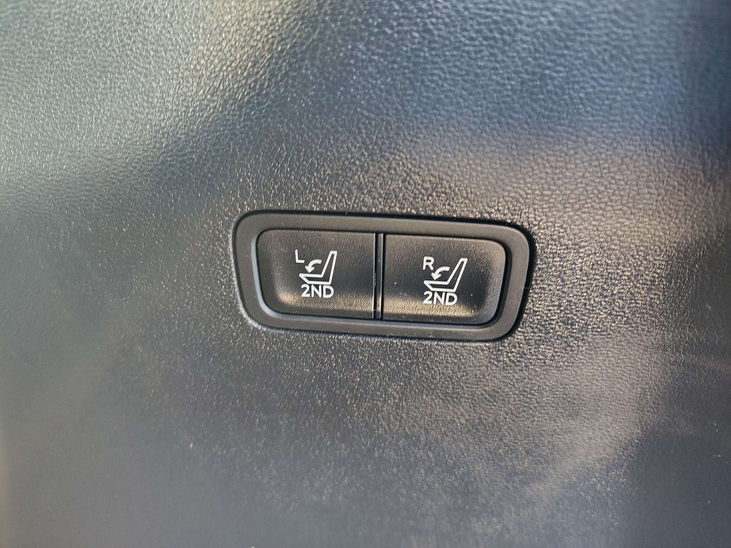 2025 Hyundai Santa Fe Hybrid photo 12 of 40