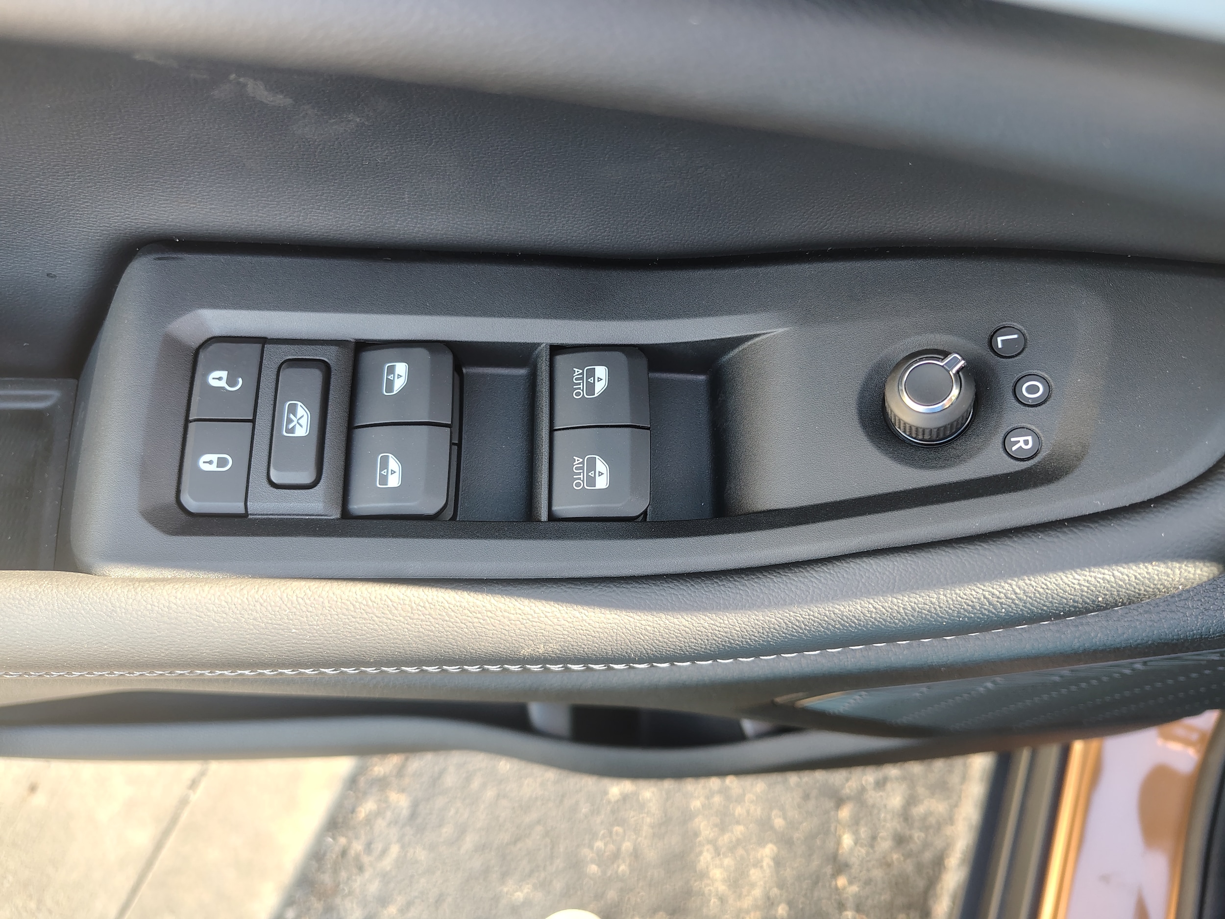2027 Jeep Grand Cherokee photo 24 of 45