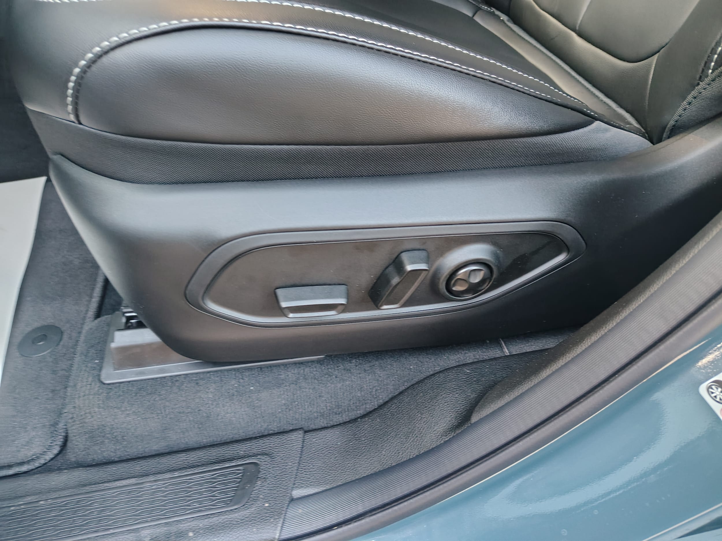 2027 Jeep Grand Cherokee photo 21 of 43