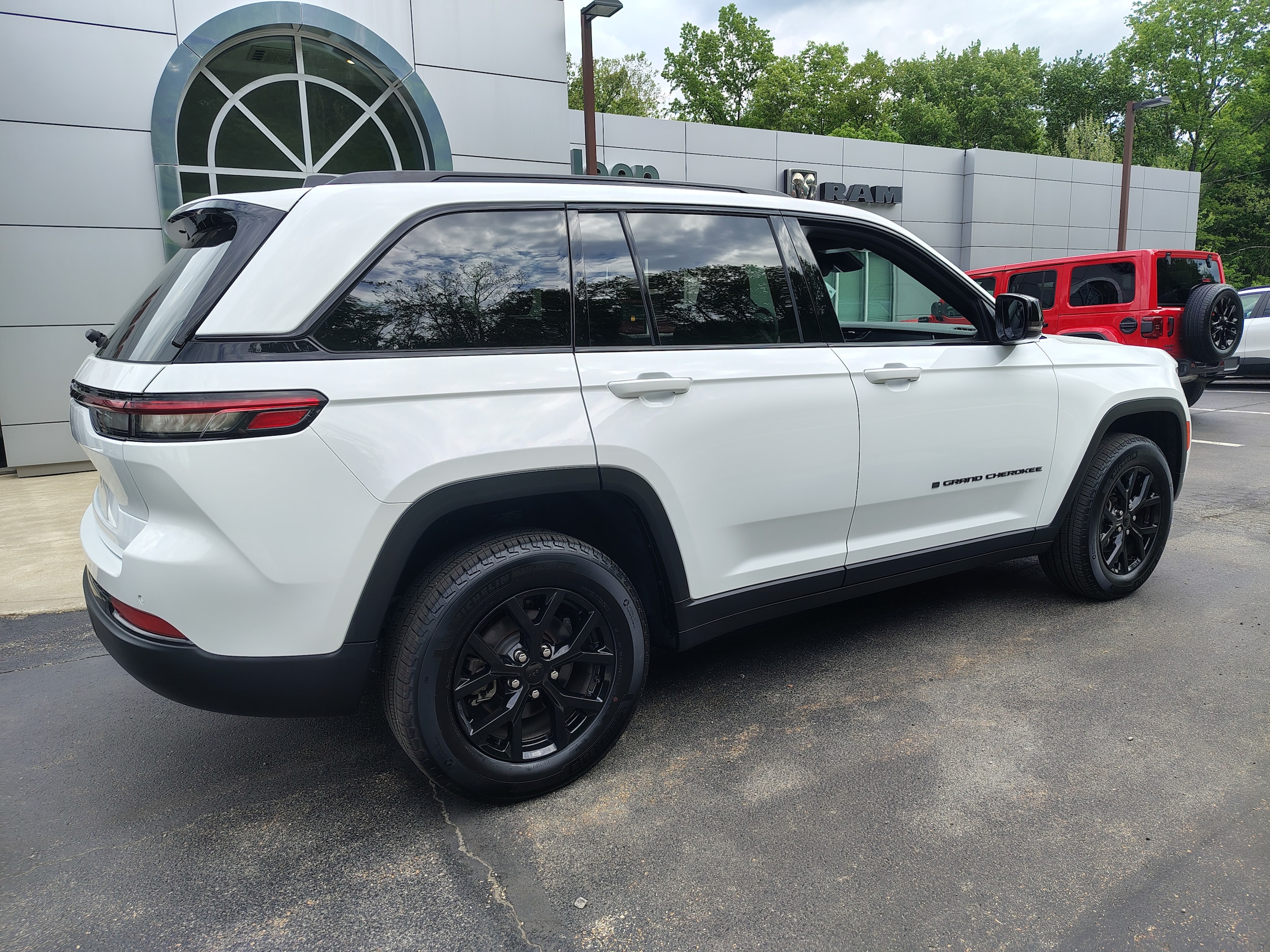 2024 Jeep Grand Cherokee Altitude X Bright White Clearcoat at Solomon CJD Carmichaels
