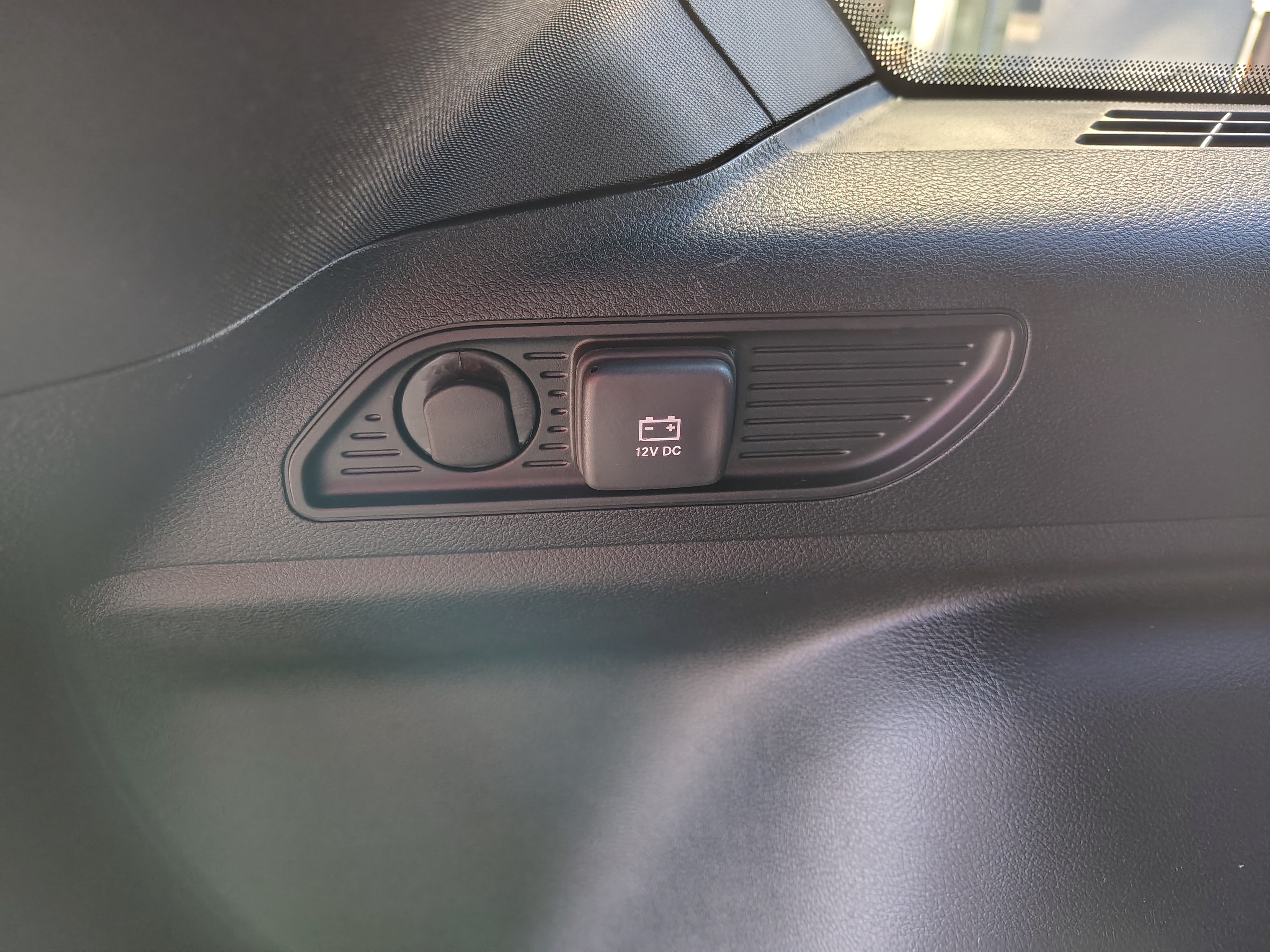 2027 Jeep Grand Cherokee photo 13 of 39