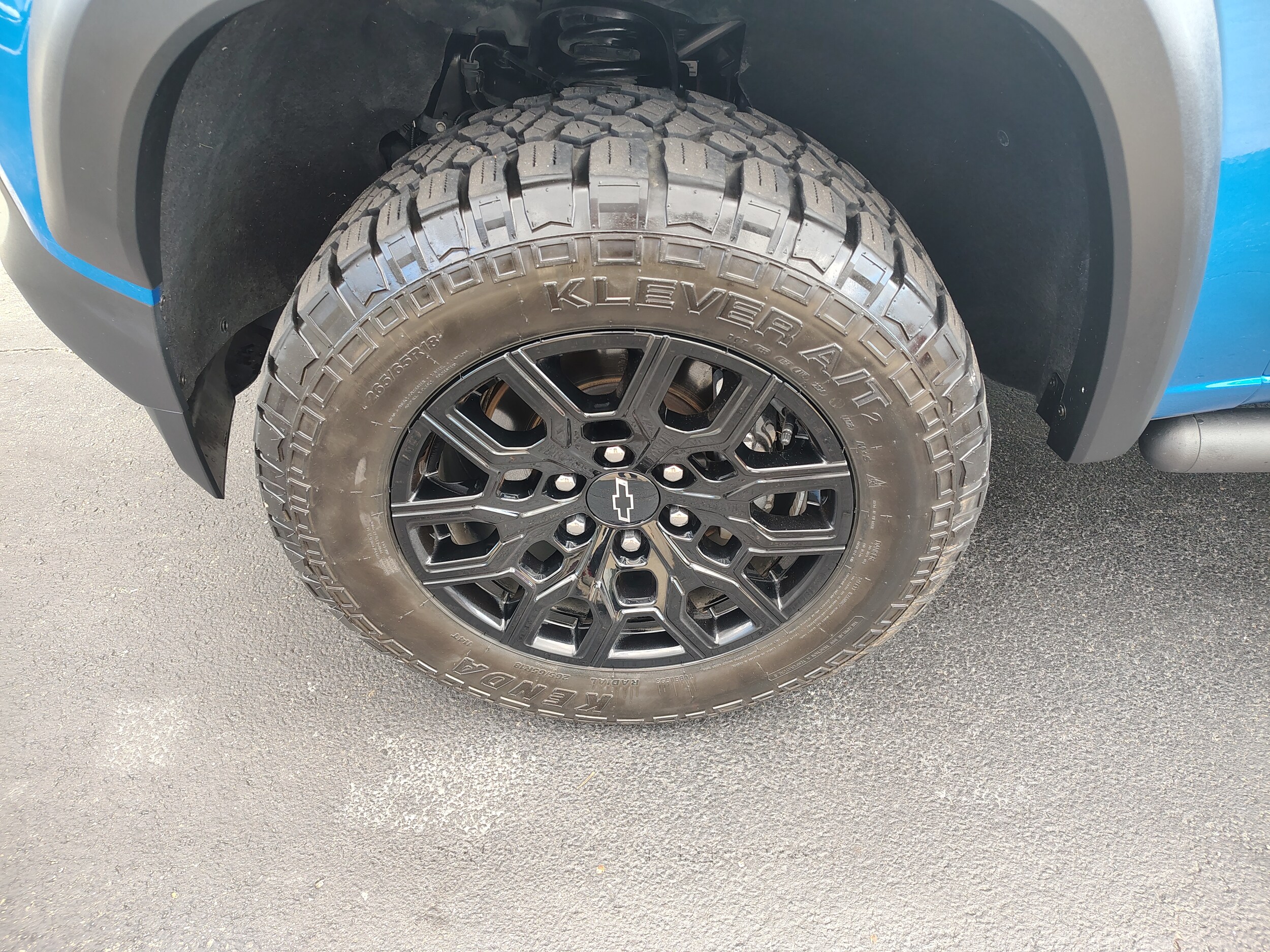 2024 Chevrolet Colorado Trail Boss photo 2