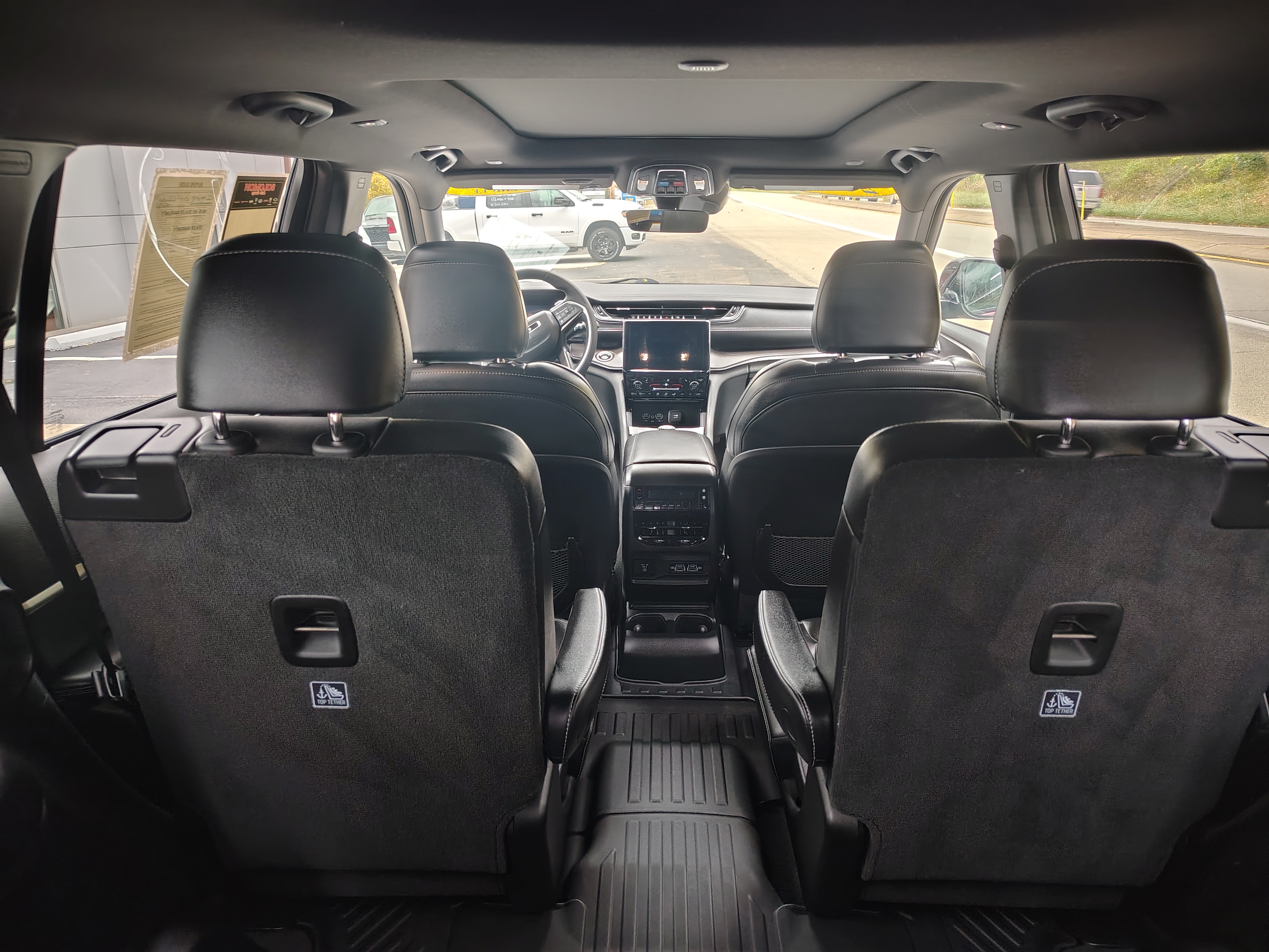 2025 Jeep Grand Cherokee L photo 13 of 45