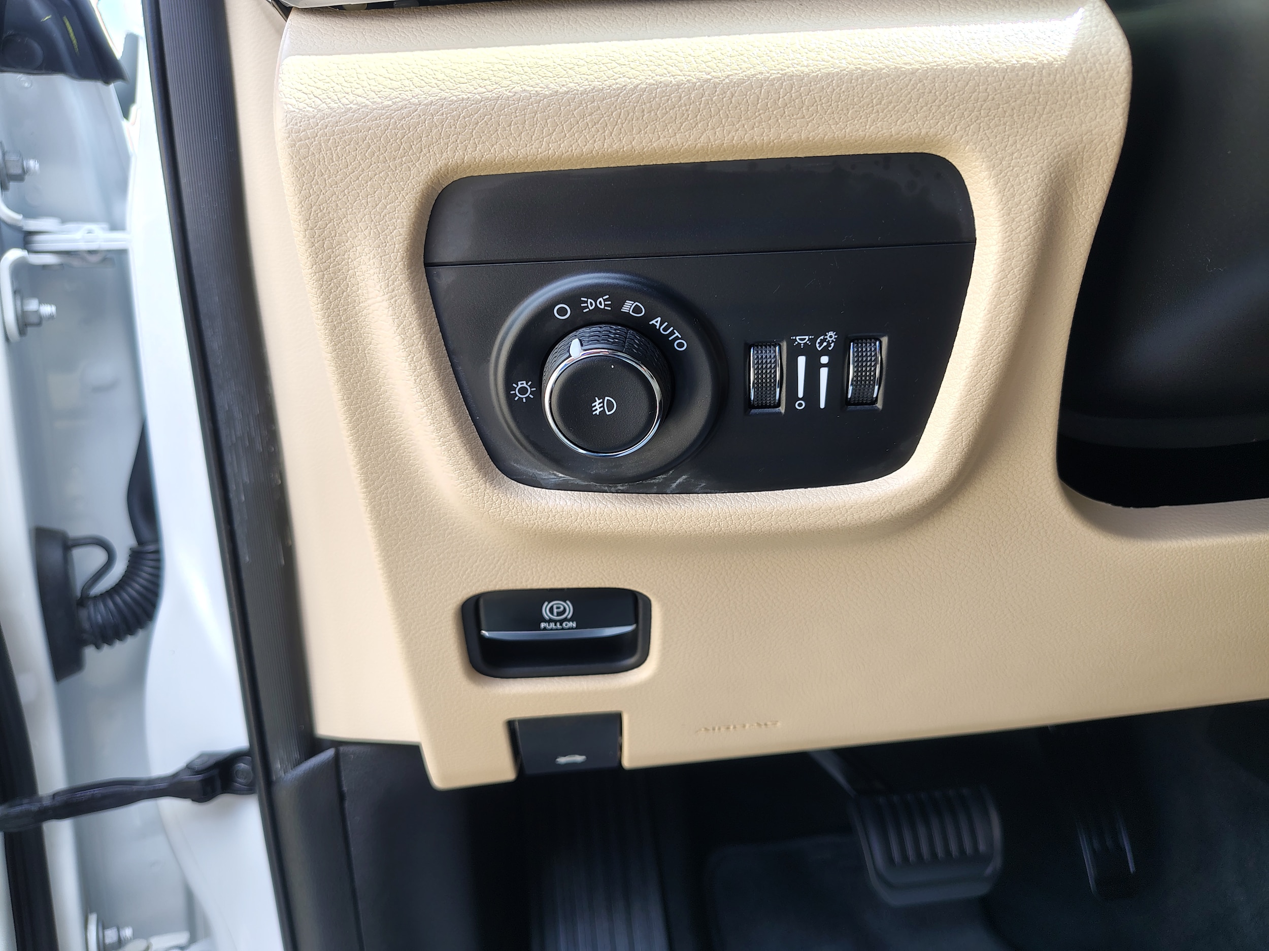 2025 Jeep Grand Cherokee Limited Bright White Clearcoat at Solomon CJD Carmichaels