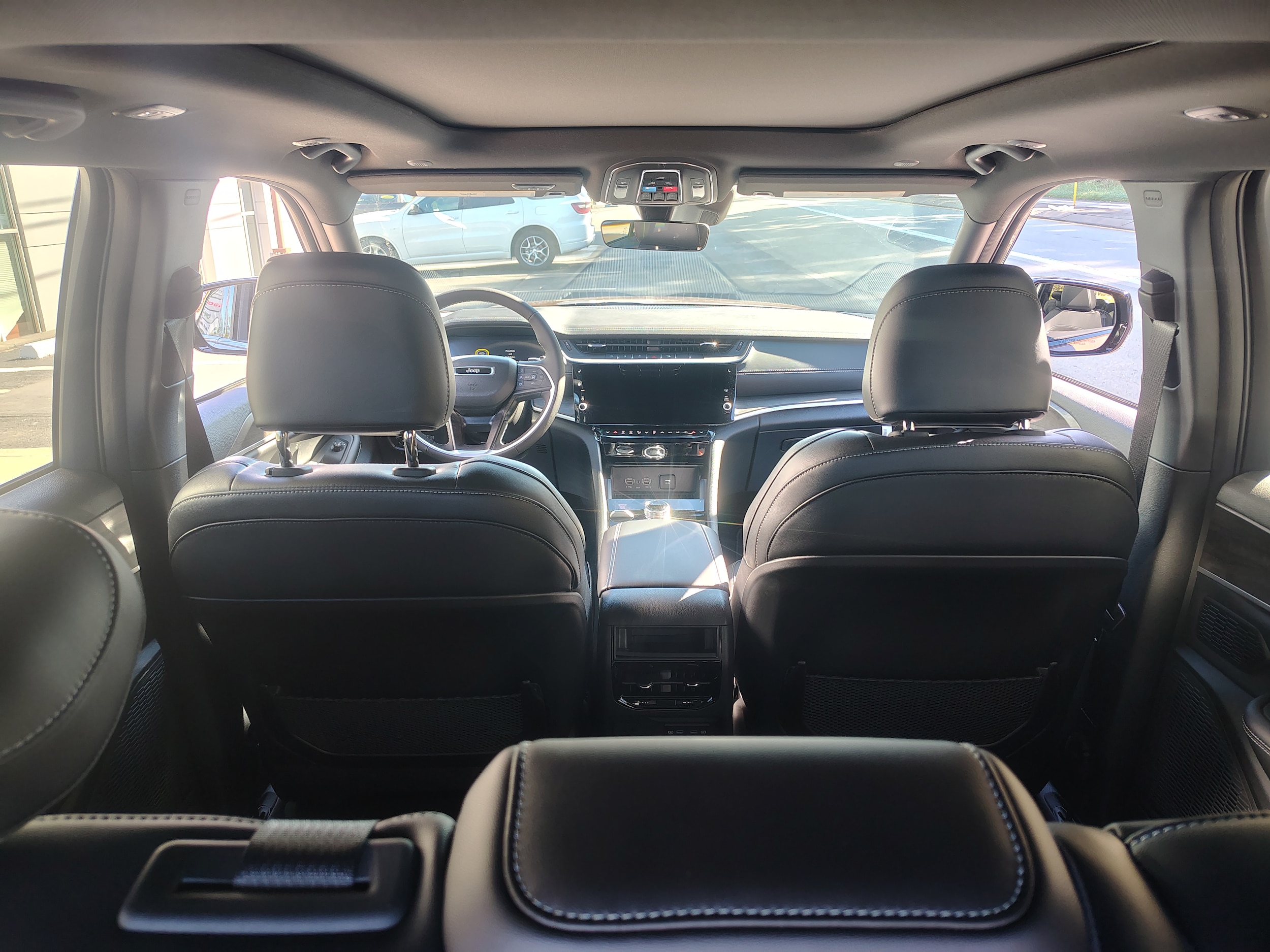 2027 Jeep Grand Cherokee photo 13 of 45